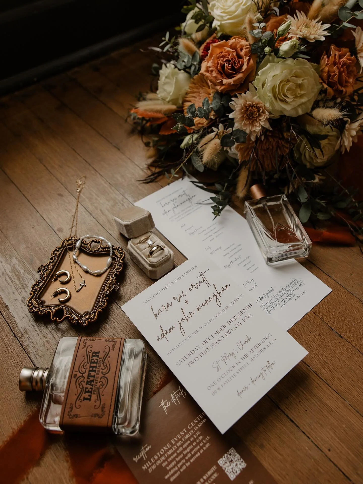 Hellooooo later sunsets + session times! 🤩 

Goodbye to that hour of sleep that somehow will mess with us all for 3 weeks 🤪

#iowaweddingphotographer #texasweddingphotographer #elopementphotographer #destinationweddingphotographer #coloradoweddingp