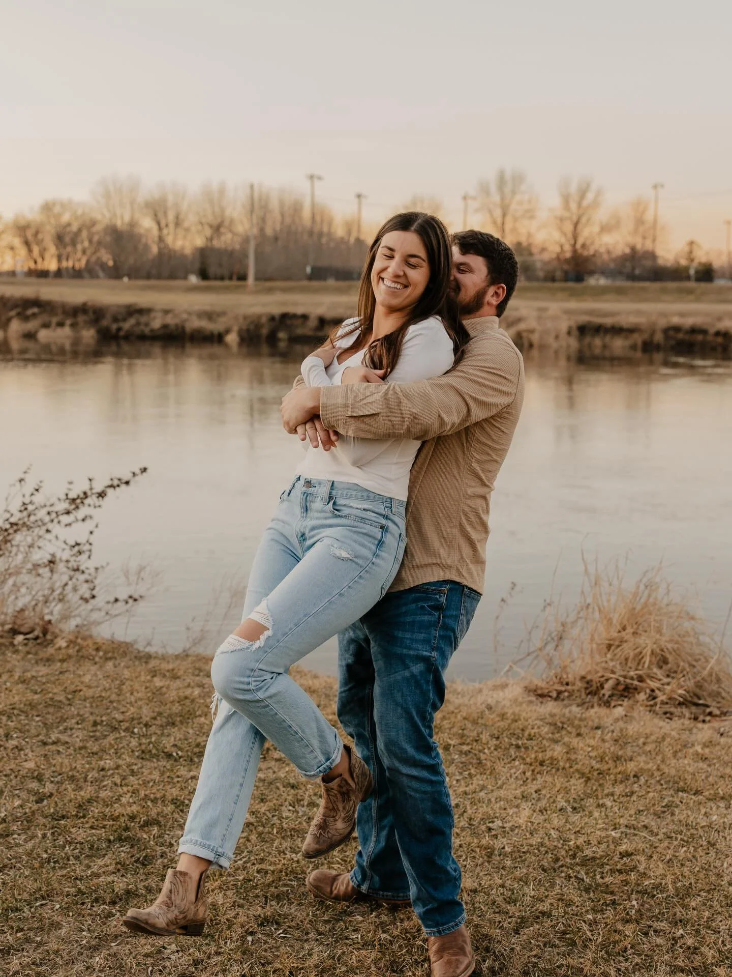 Spending a cozy Sunday thinking about last Sunday with these two when it was 60 degrees 🫠 

I&rsquo;m officially getting the seasonal depression and thankfully we will be Texas and beach bound in a few short weeks 😅

#iowaphotographer #iowaweddingp