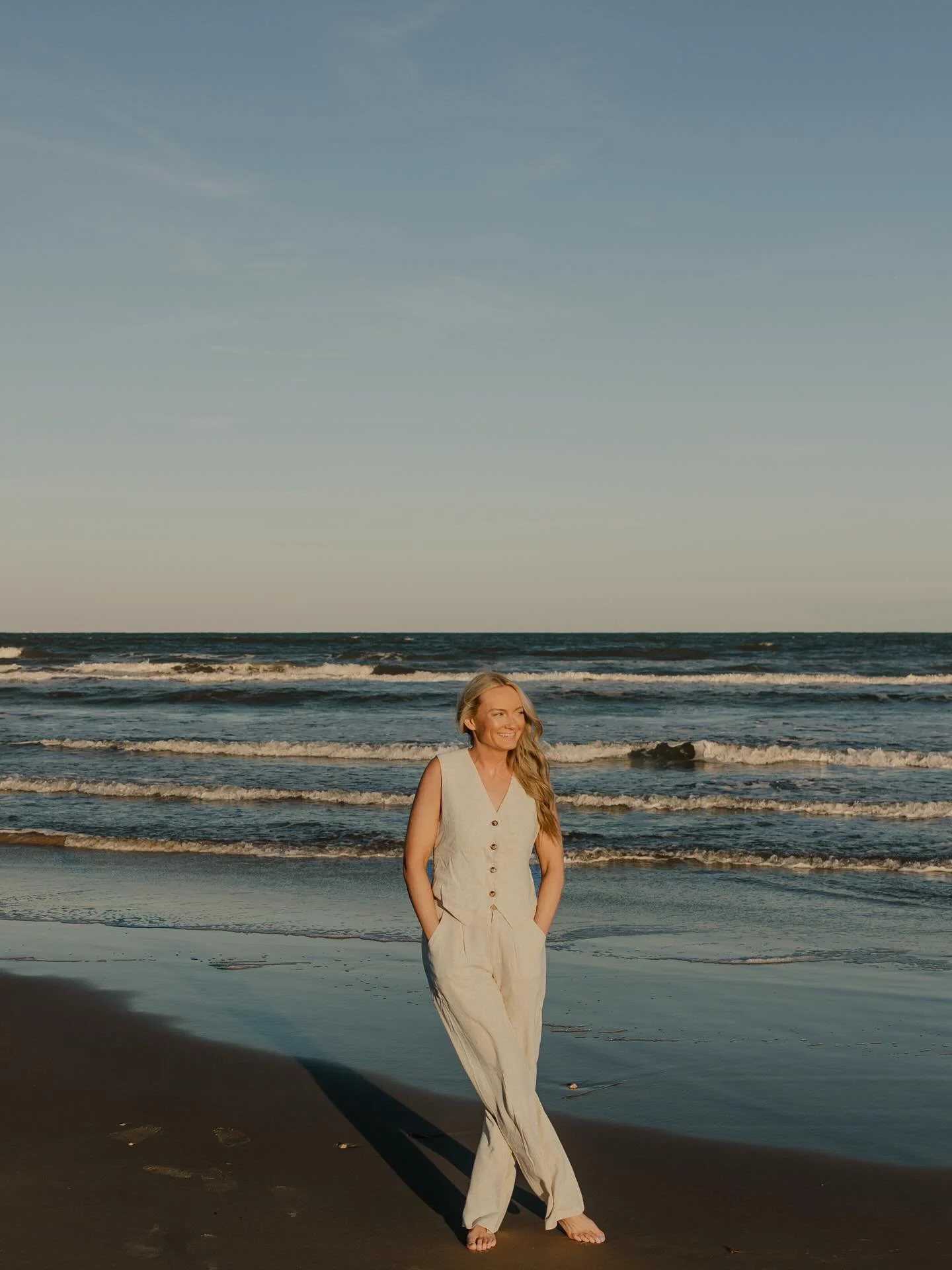 Branding photos not in a cowboy hat? Who is she?! 😅🌊

Back from TX and ready to tackle all of the things! 

#iowaweddingphotographer #texasweddingphotographer #elopementphotographer #destinationweddingphotographer #westernweddingphotographer