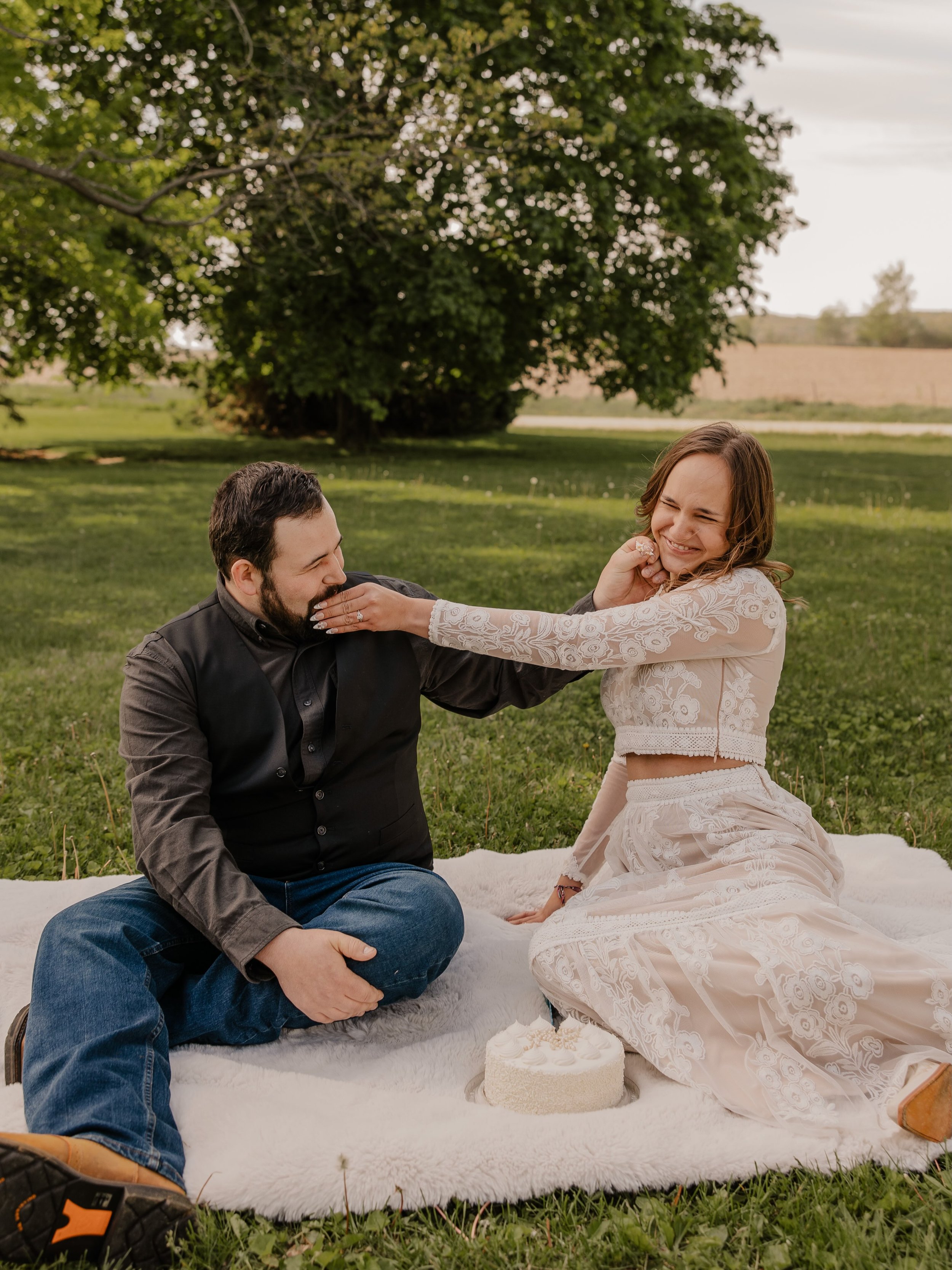 You absolutely do not need to throw a huge stressful wedding if you do not want to! 👏🏽

Brendan + Molly tied the know at the courthouse with their parents, we took photos complete with a cake cutting picnic - and then they were off for a honeymoon 