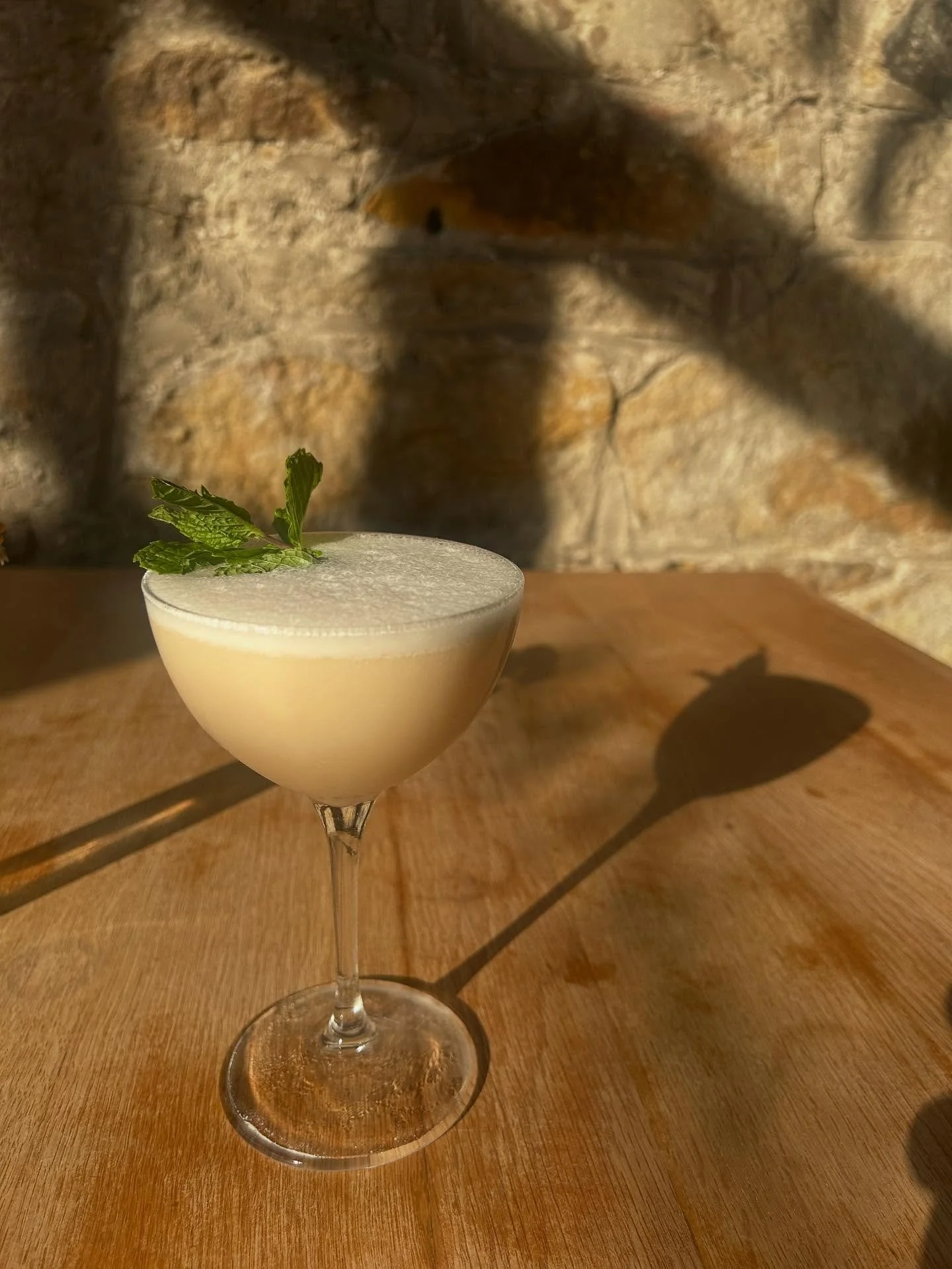 hot hot summer peach gin sour 🍑
