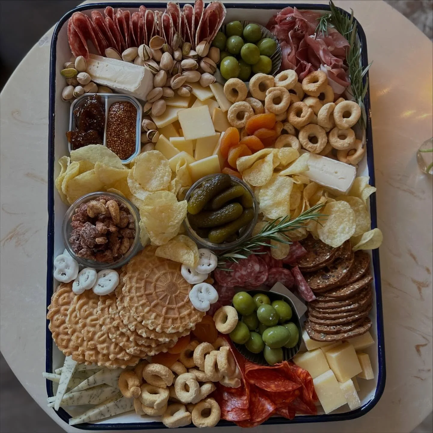 Did you know we do custom snack spreads? 
🧀🍇🥒🍫🍖🍒🥖
You can order one in advance for your next visit to the bar, or request one for pick up! 
We put them on a cute board or plate to be returned at your leisure. 
We make them within the budget yo