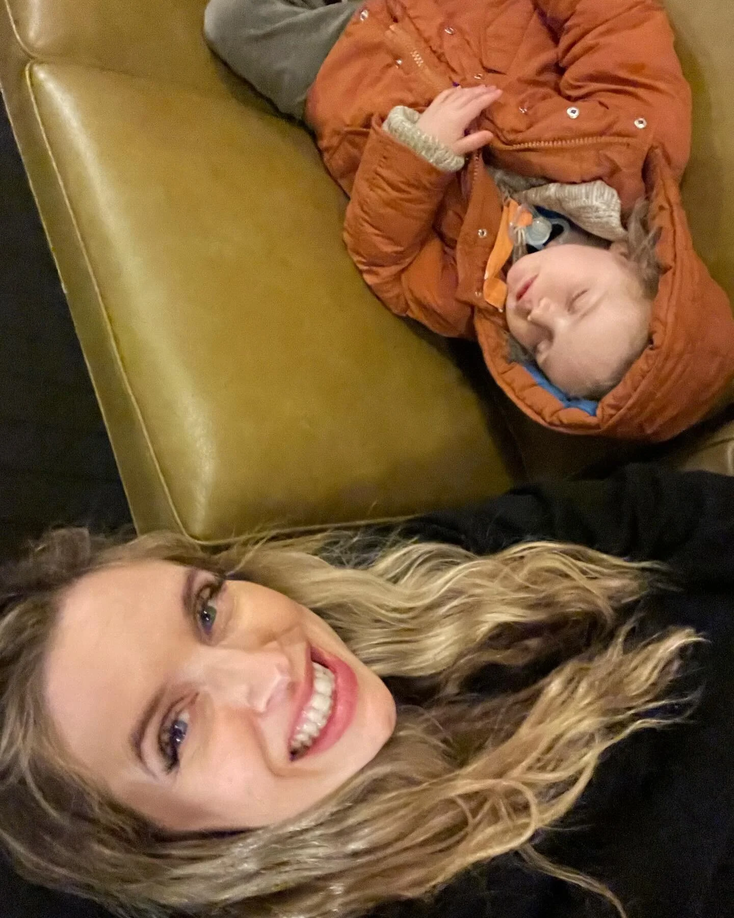 Green room snoozing 😴😴😴somewhere on the One Hell Of A Night Tour #dirtyshine