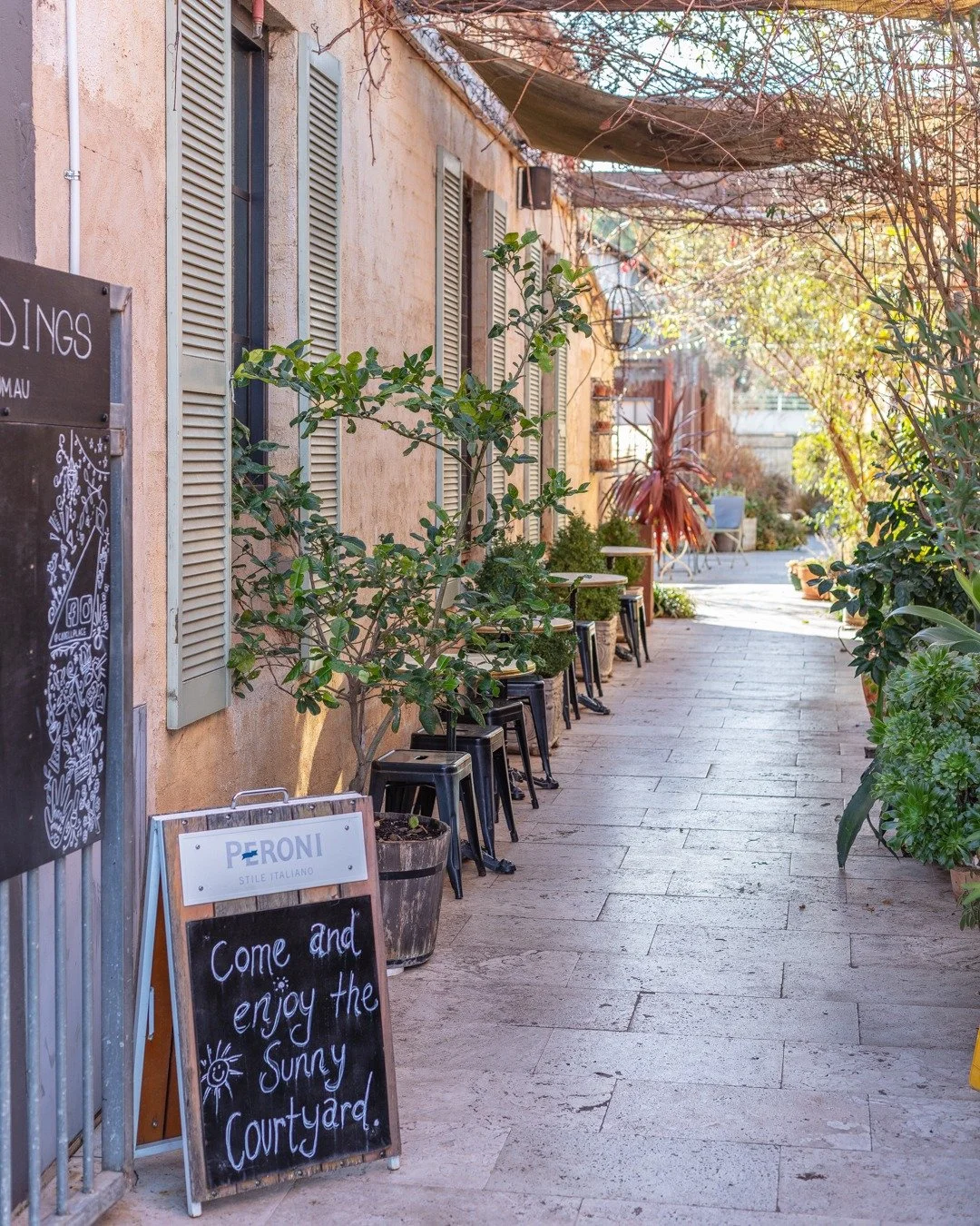 The laneway at this time of the year is 👌🌿 

Open until 3pm today for breakfast, lunch &amp; everything in between 🫶