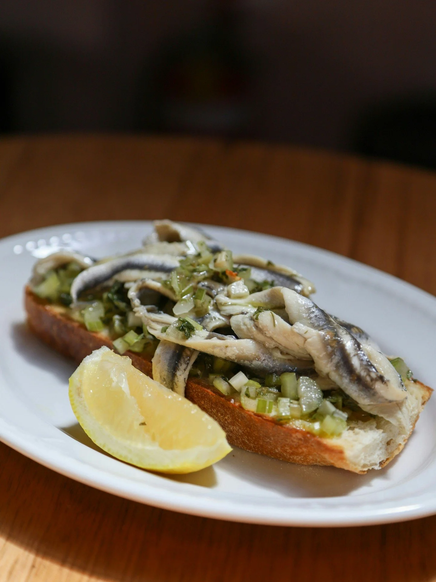 Sunday mornings here look a little like this 🌿 

Marinated anchovies with lemon oil and pickled celery on sourdough, fresh, vibrant, and perfect with your first coffee.

See you soon ☀️