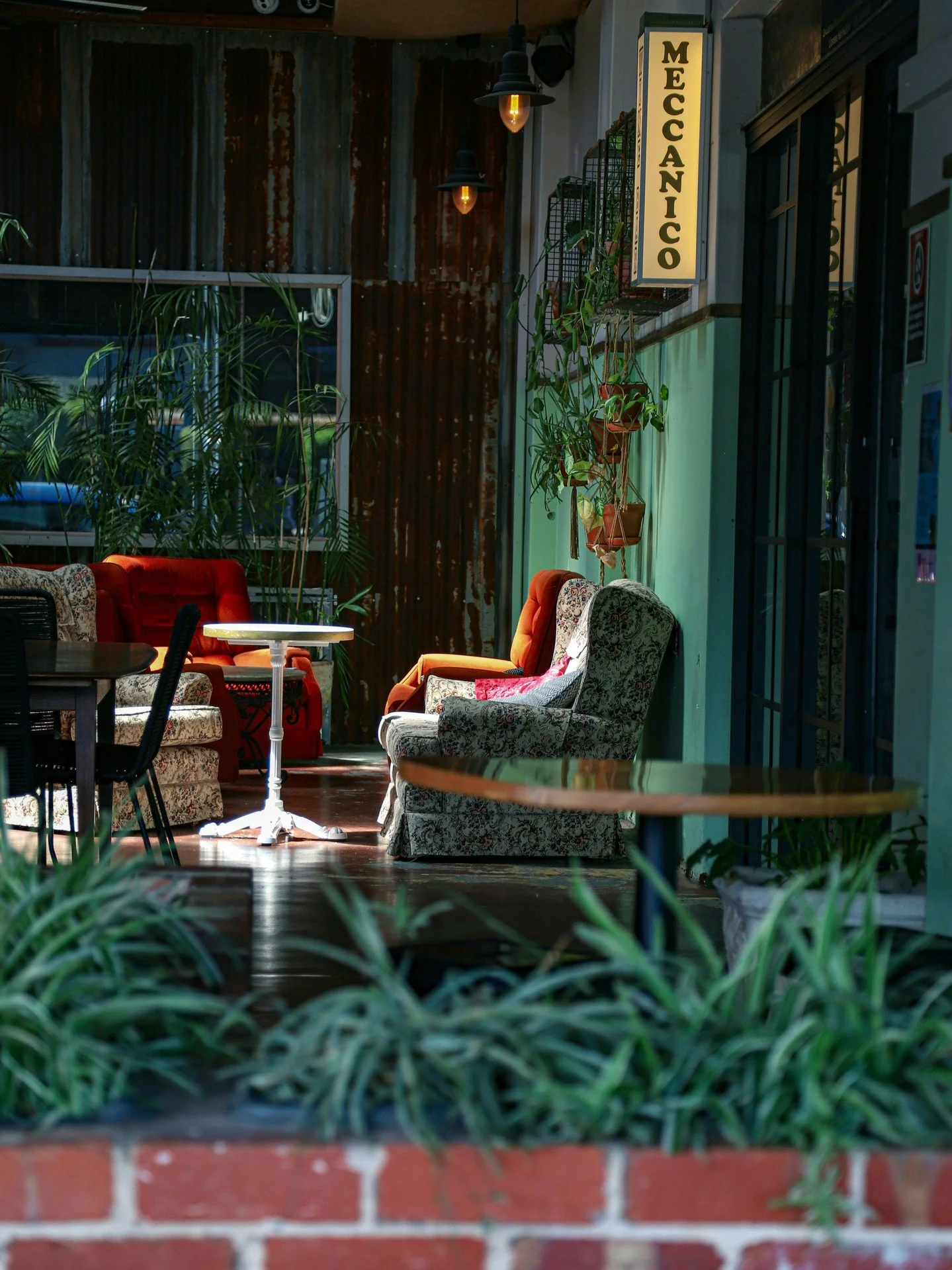 A slower kind of Monday 🫶☕

Coffee on the table, soft conversations, sunshine and a little extra time to sit and enjoy it.

Public holiday mornings done properly, open until 3pm today.