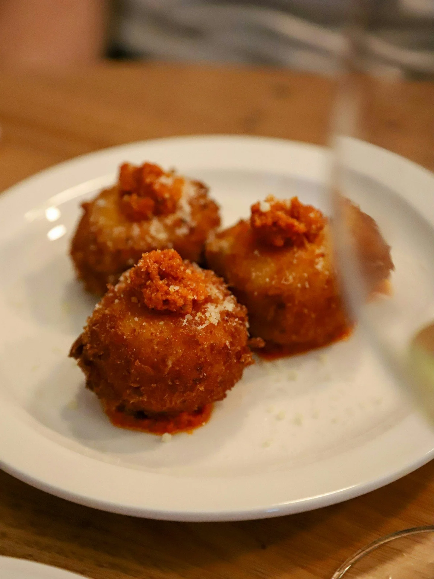 Friday and Saturday evenings at Meccanico have a rhythm of their own 🍝🥖✨

Pasta hitting the pass, glasses filling up, and tables settling in for the night.

If dinner with us is on your mind this weekend, it&rsquo;s worth locking in a table.