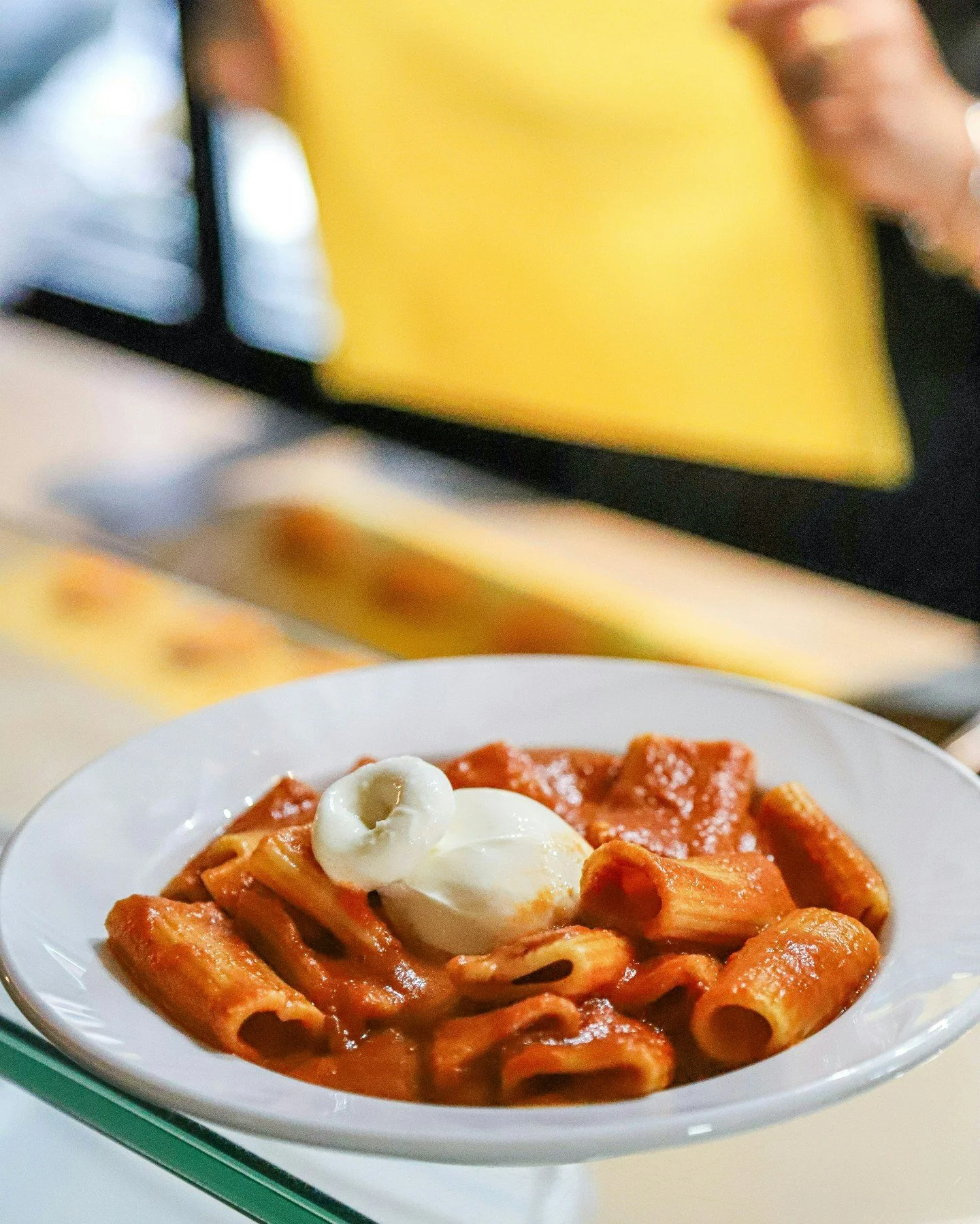 Cooler nights just make dinner service feel even better 🍇 

The wine&rsquo;s flowing, the pasta&rsquo;s warm, and the room&rsquo;s full of conversation.

Friday &amp; Saturday nights at Meccanico are the best way to enjoy the weekend 🫶