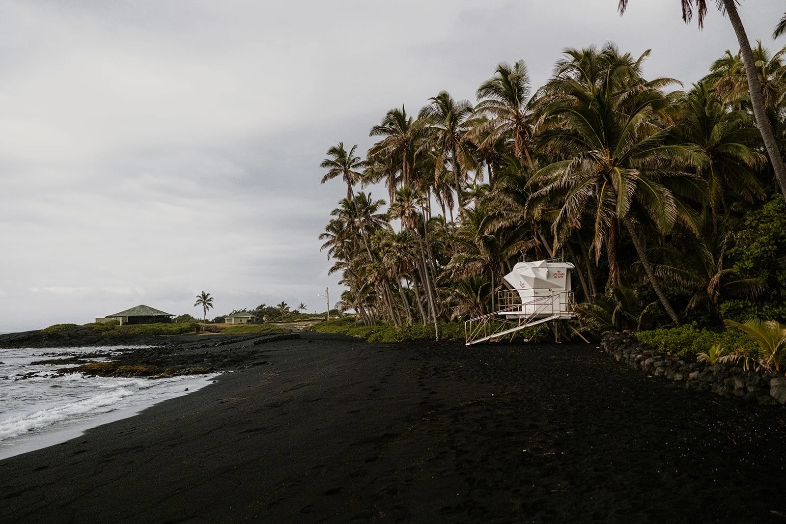 beach location big island elopement