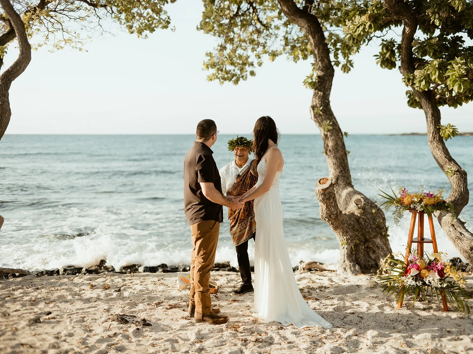 20250511_Beach_Sunset_Elopement_Hawaii_0027.jpg