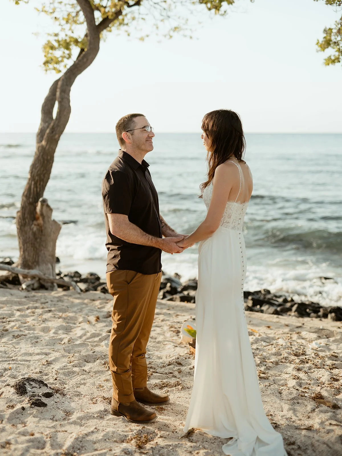 20250511_Beach_Sunset_Elopement_Hawaii_0034.jpg