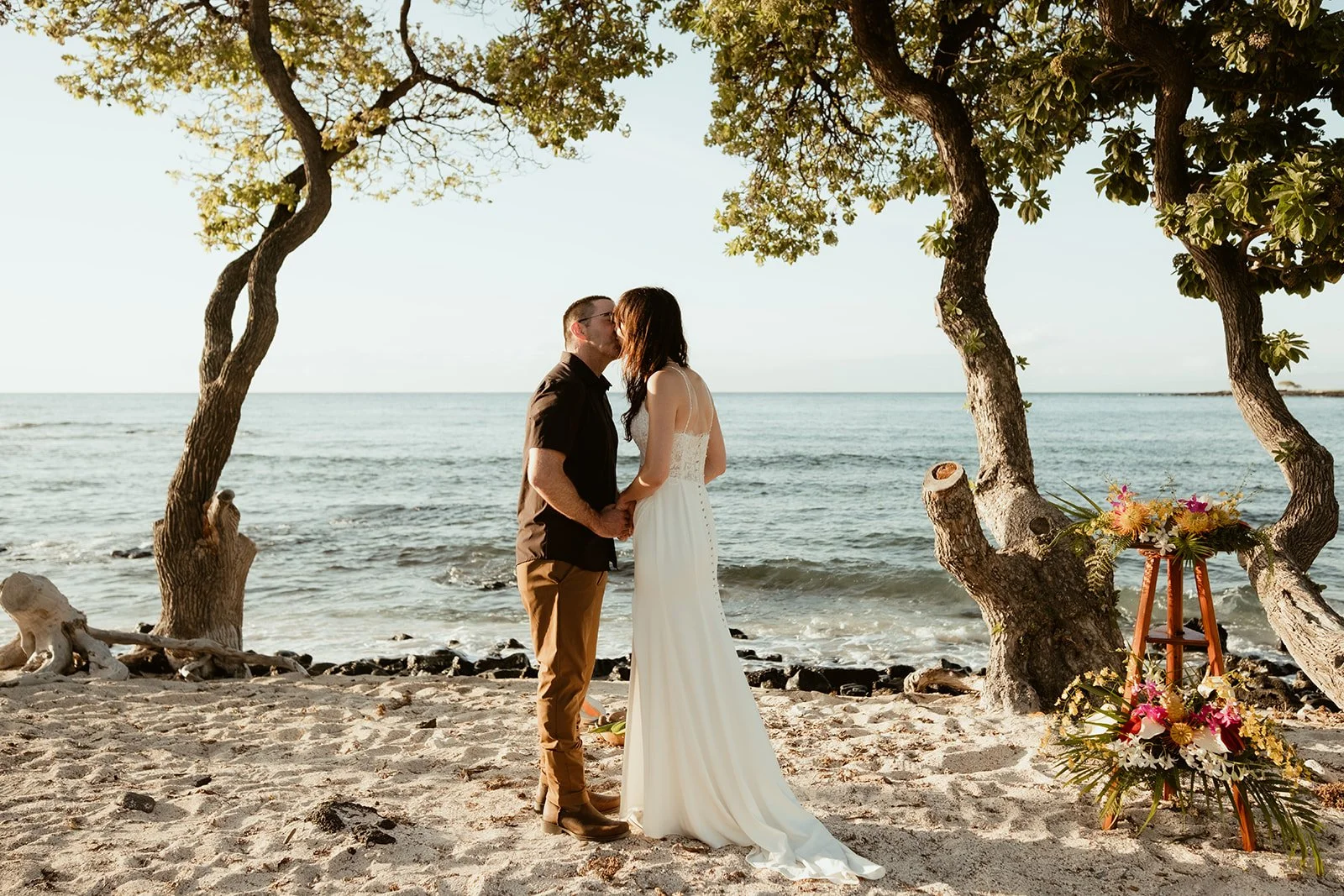 20250511_Beach_Sunset_Elopement_Hawaii_0048.jpg