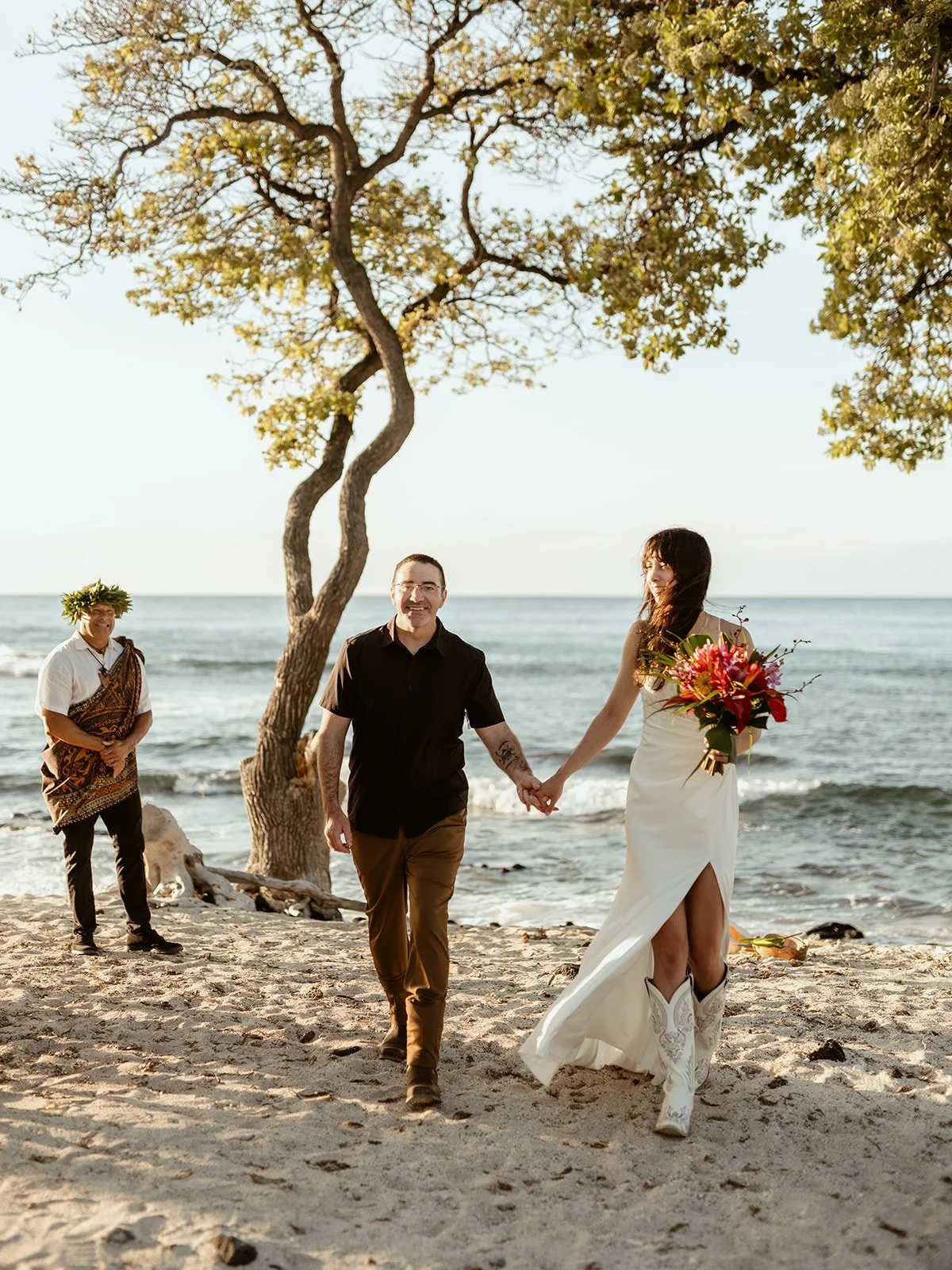 20250511_Beach_Sunset_Elopement_Hawaii_0050.jpg
