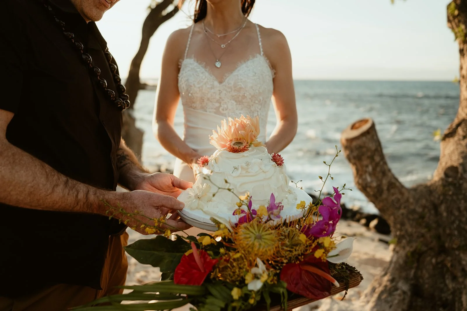 20250511_Beach_Sunset_Elopement_Hawaii_0091.jpg