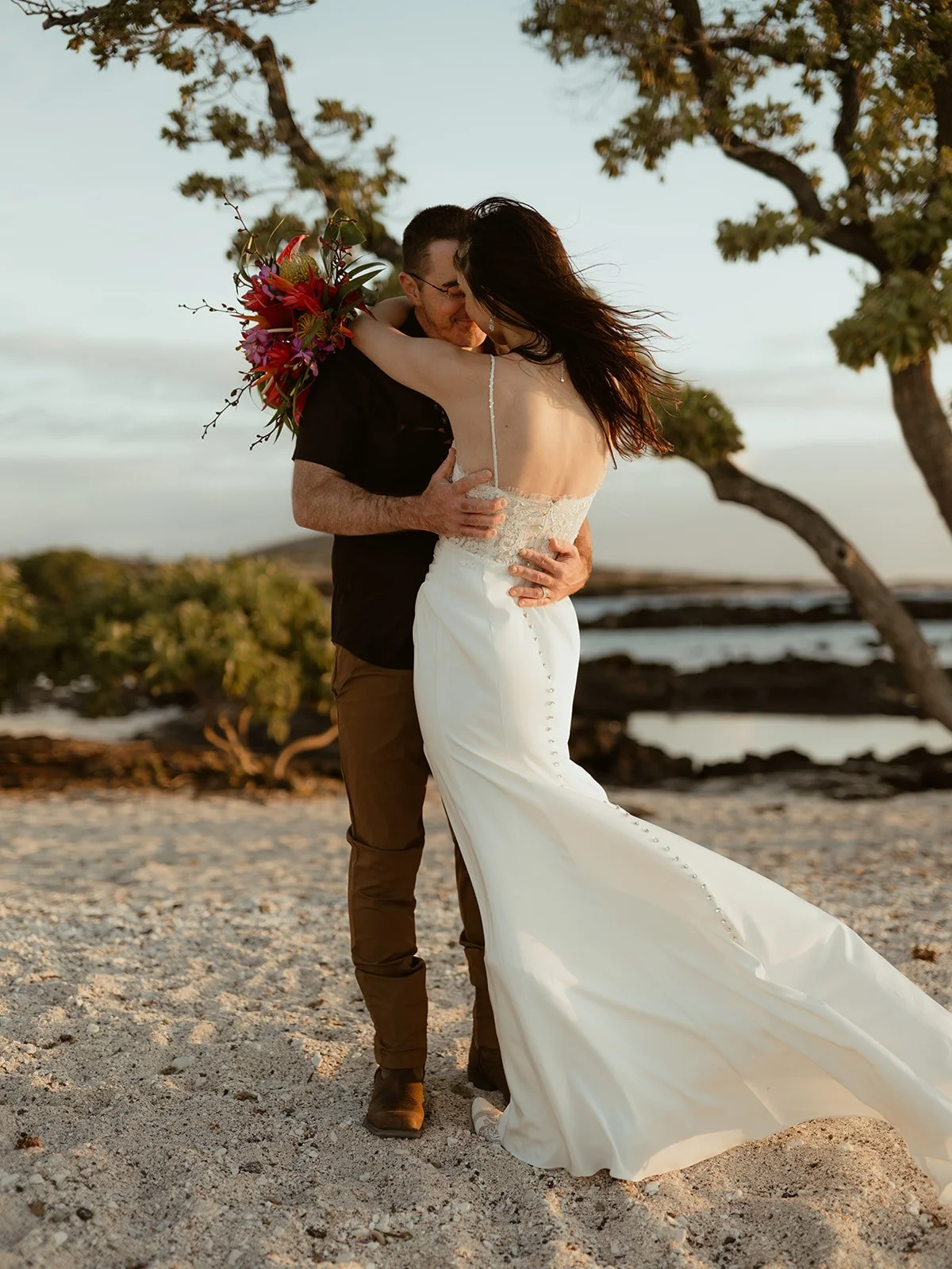 20250511_Beach_Sunset_Elopement_Hawaii_0107.jpg