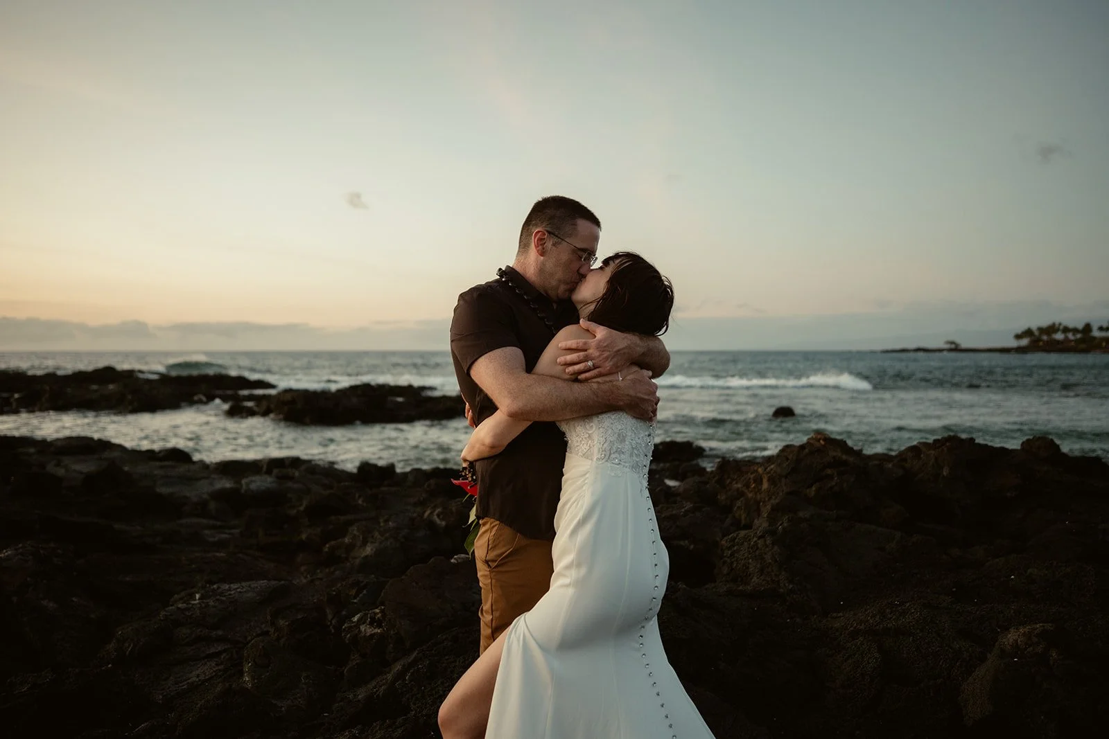 20250511_Beach_Sunset_Elopement_Hawaii_0140.jpg