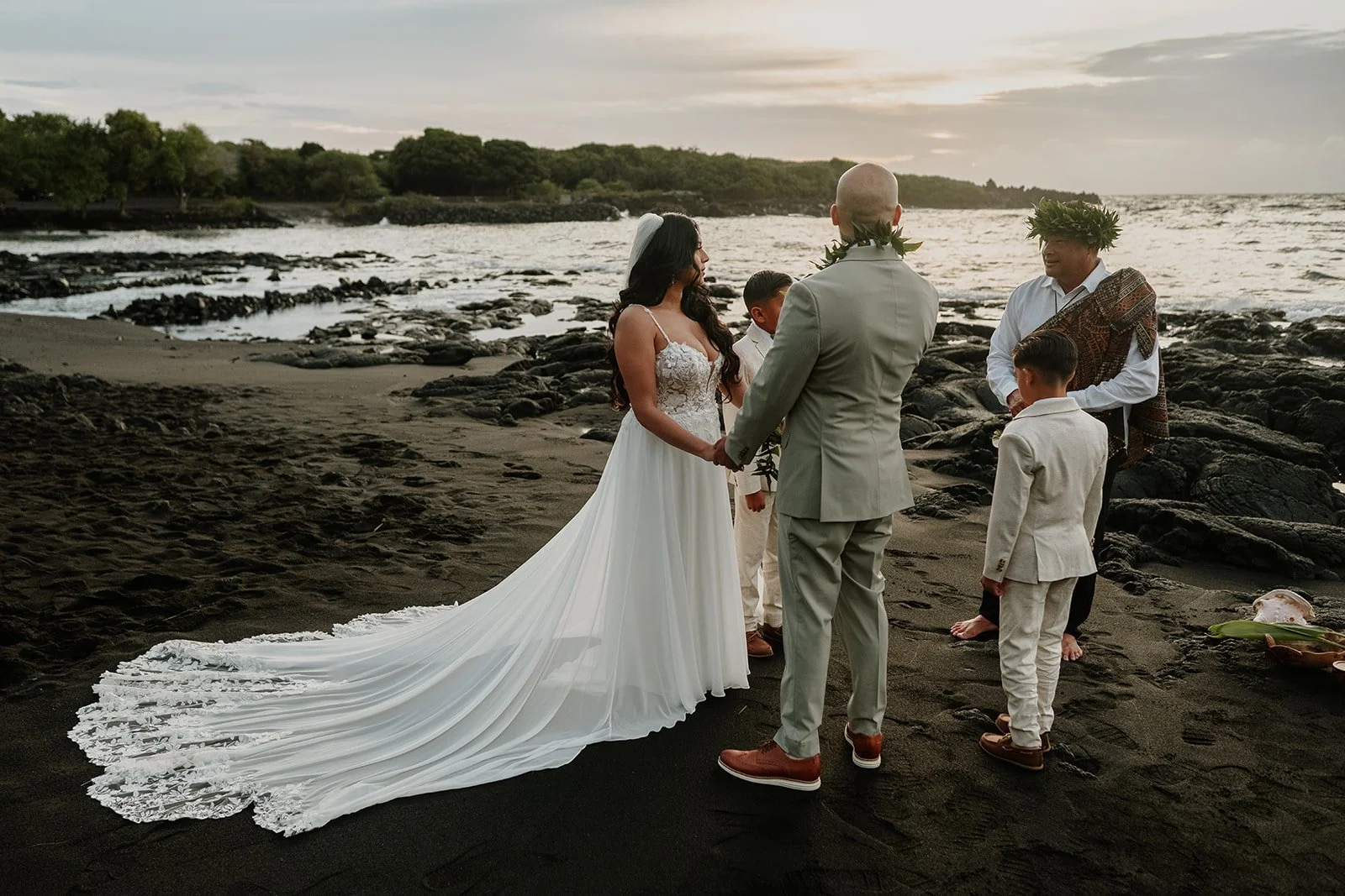 black_sand_beach_elopement-0020.jpg
