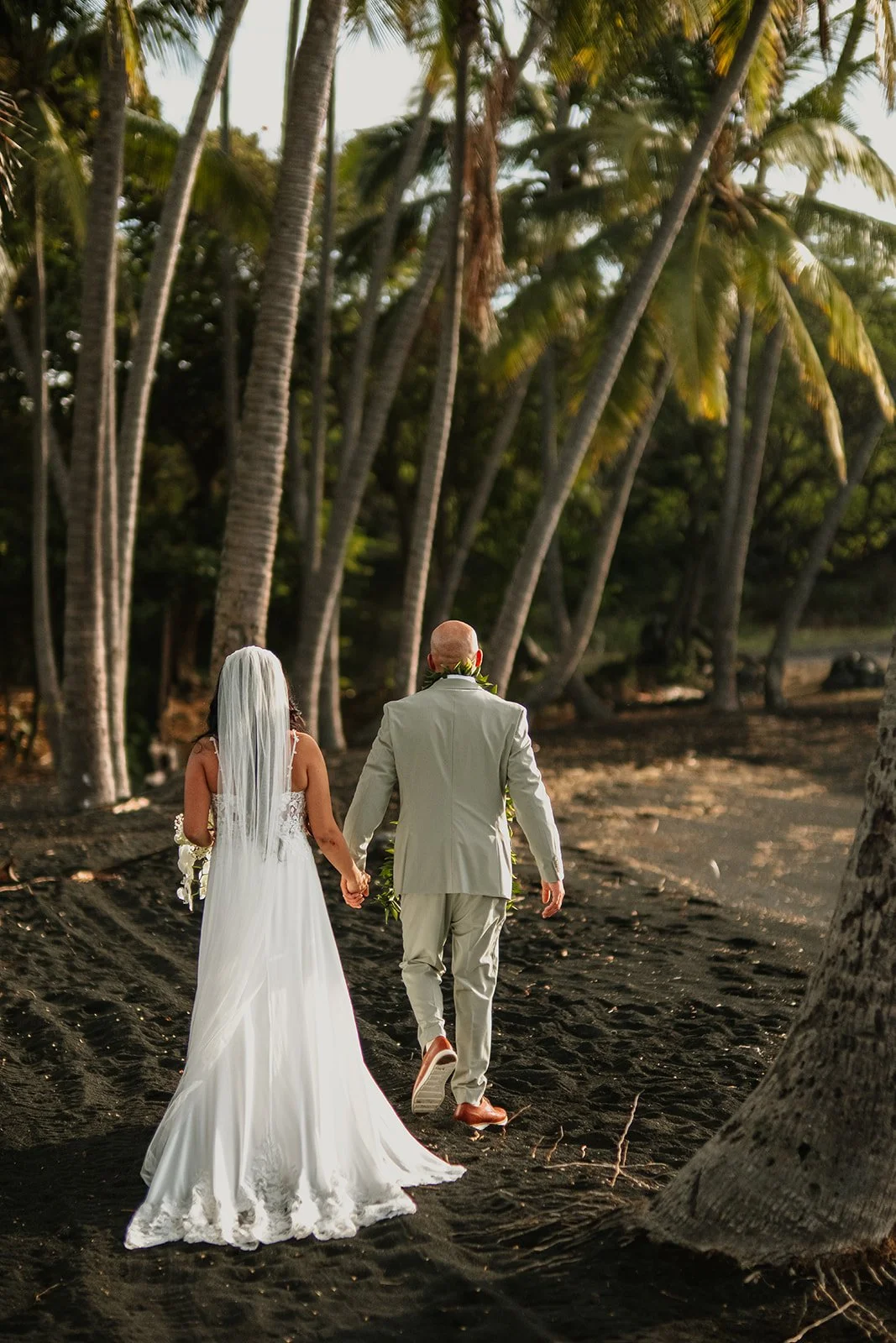 black_sand_beach_elopement-0125.jpg