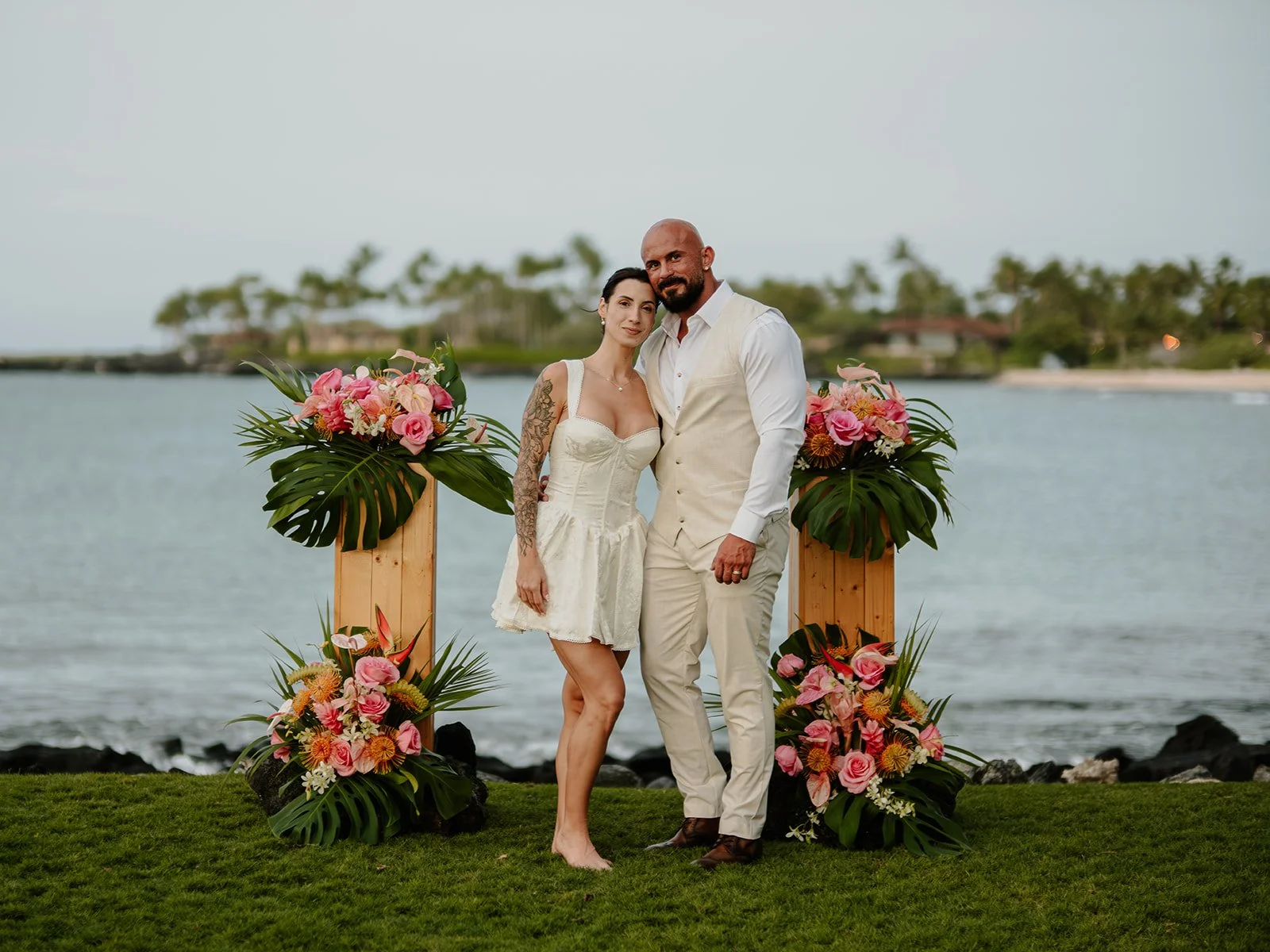 Bride & Groom Wedidng Ceremony in Kona