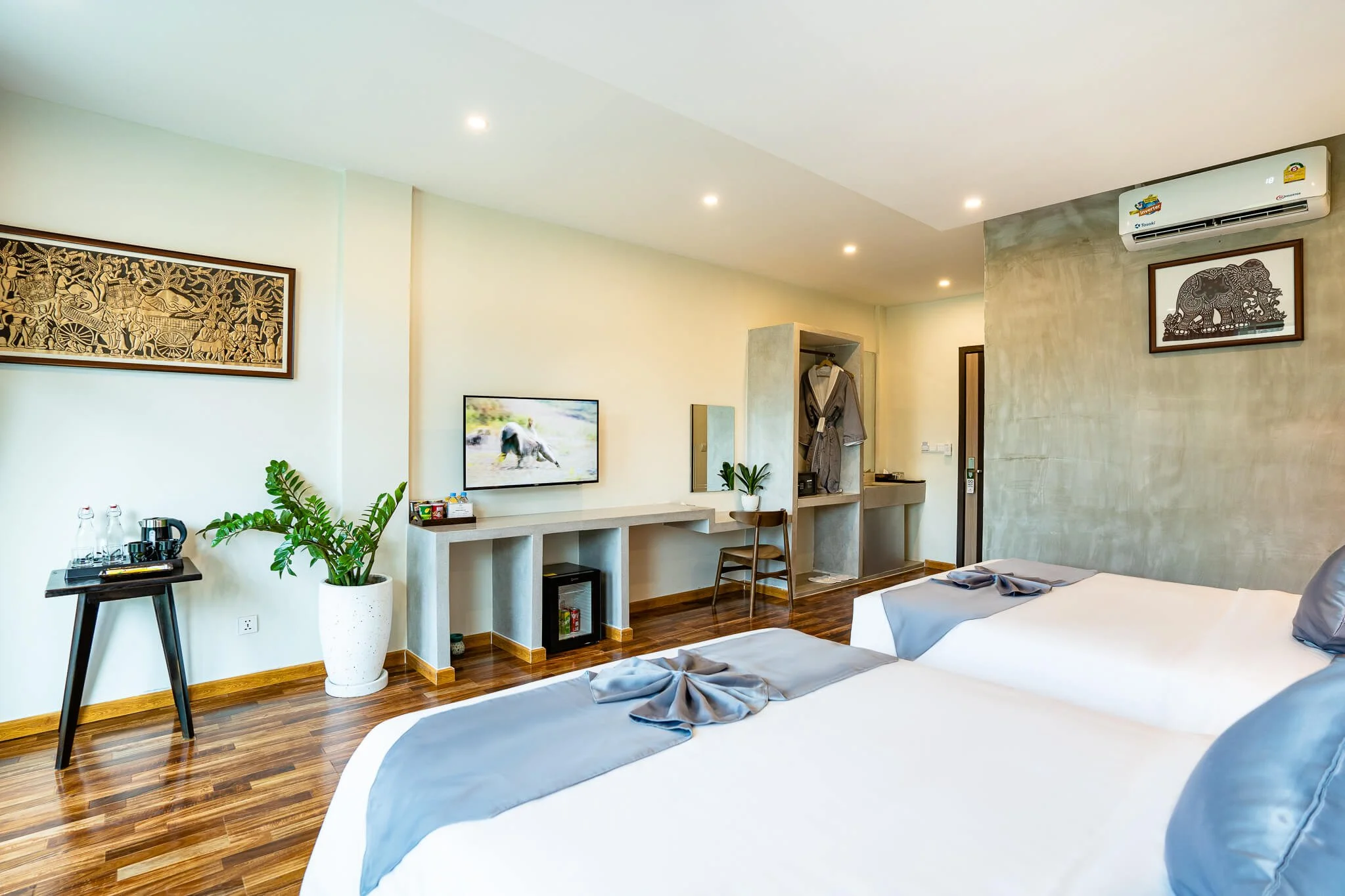 Deluxe Twin 736 2-Edit.jpg