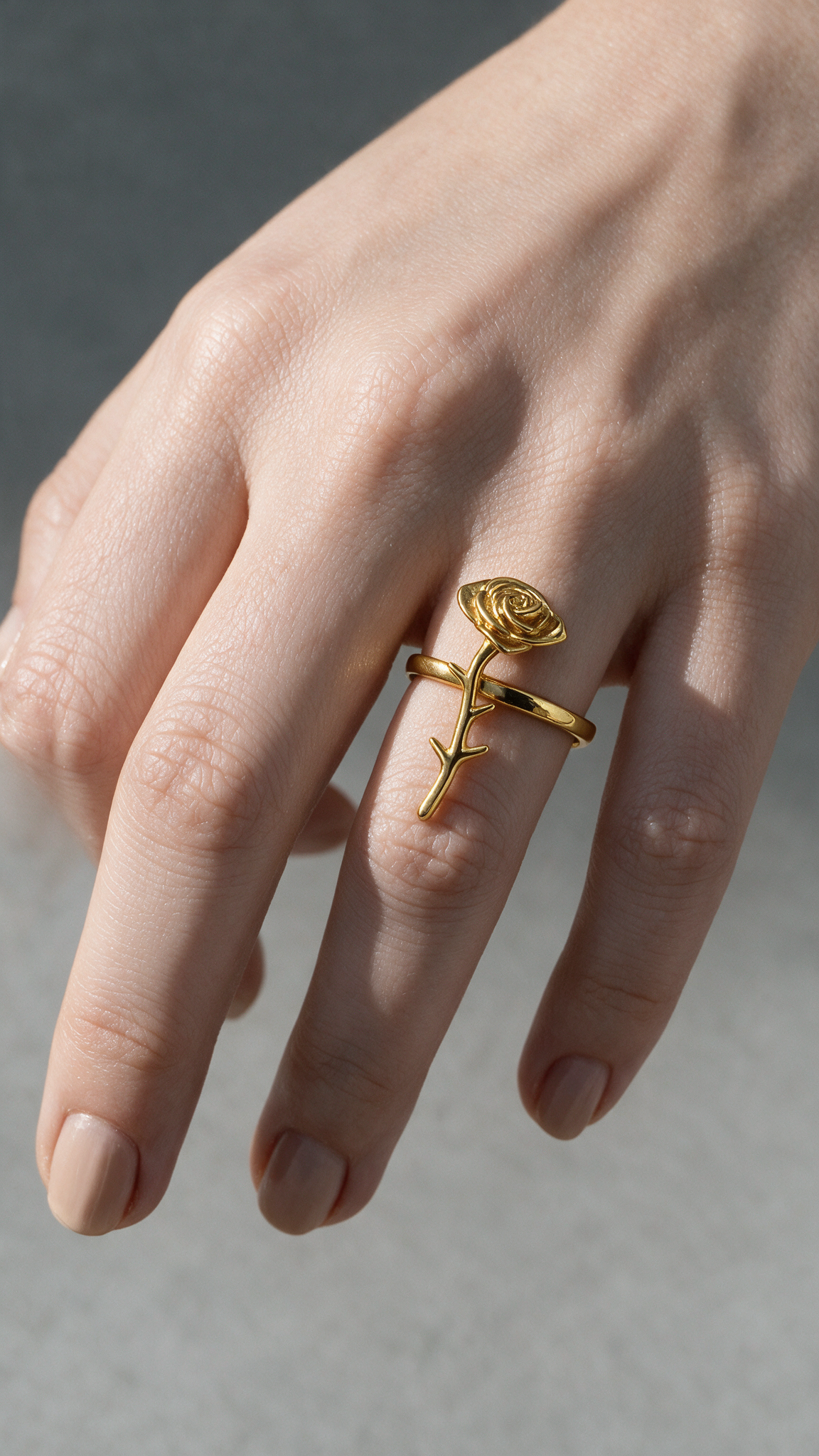 magnific__generame-una-imagen-de-la-mano-de-una-modelo-con-e__10460.png