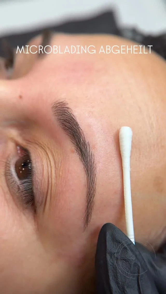 ✨ Abgeheiltes Microblading – natürlich & harmonisch ✨
Heute zeige ich euch ein wunderschön abgeheiltes Ergebnis, das wir ganz nach dem Wunsch meiner Kundin umgesetzt haben. 💖
Ihr Ziel: so natürlich wie möglich –
