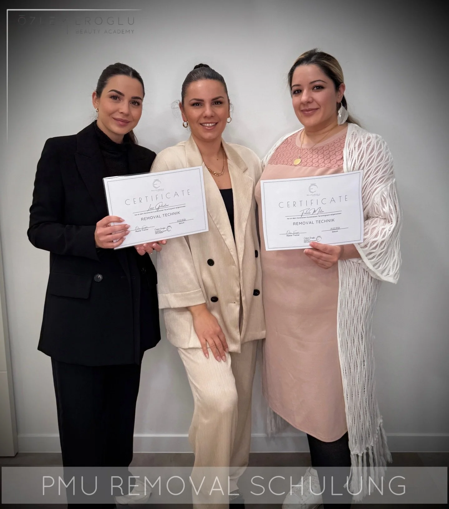 Dieses Wochenende war einfach richtig sch&ouml;n 🥹🤍

Herzlichen Gl&uuml;ckwunsch an meine zwei M&auml;dels @fatma.metin.161 @tinkerbell.beauty zur erfolgreich absolvierten PMU-Removal-Schulung! 

Ihr habt so konzentriert gearbeitet, so viele Fragen