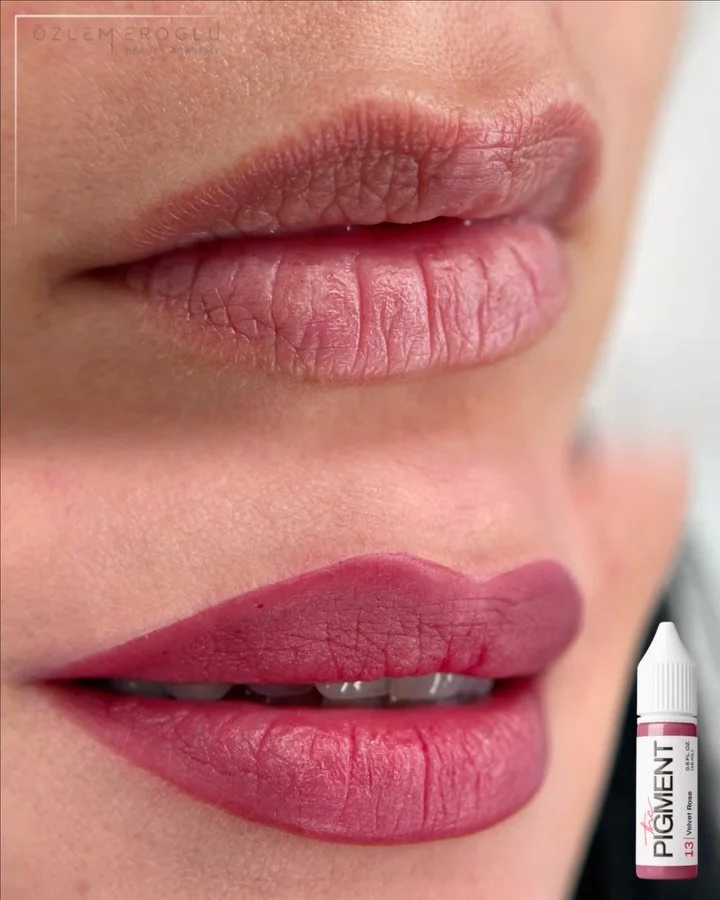 💋 Mehr Kontur, mehr Frische &ndash; genau das war ihr Wunsch

Meine Kundin (selbst Kosmetikerin) kam auf Empfehlung einer anderen liebes Kollegin zu mir, weil ihre Lippen mit der Zeit an Kontur und Farbe verloren haben.

Sie liebt es, Lippenstift zu