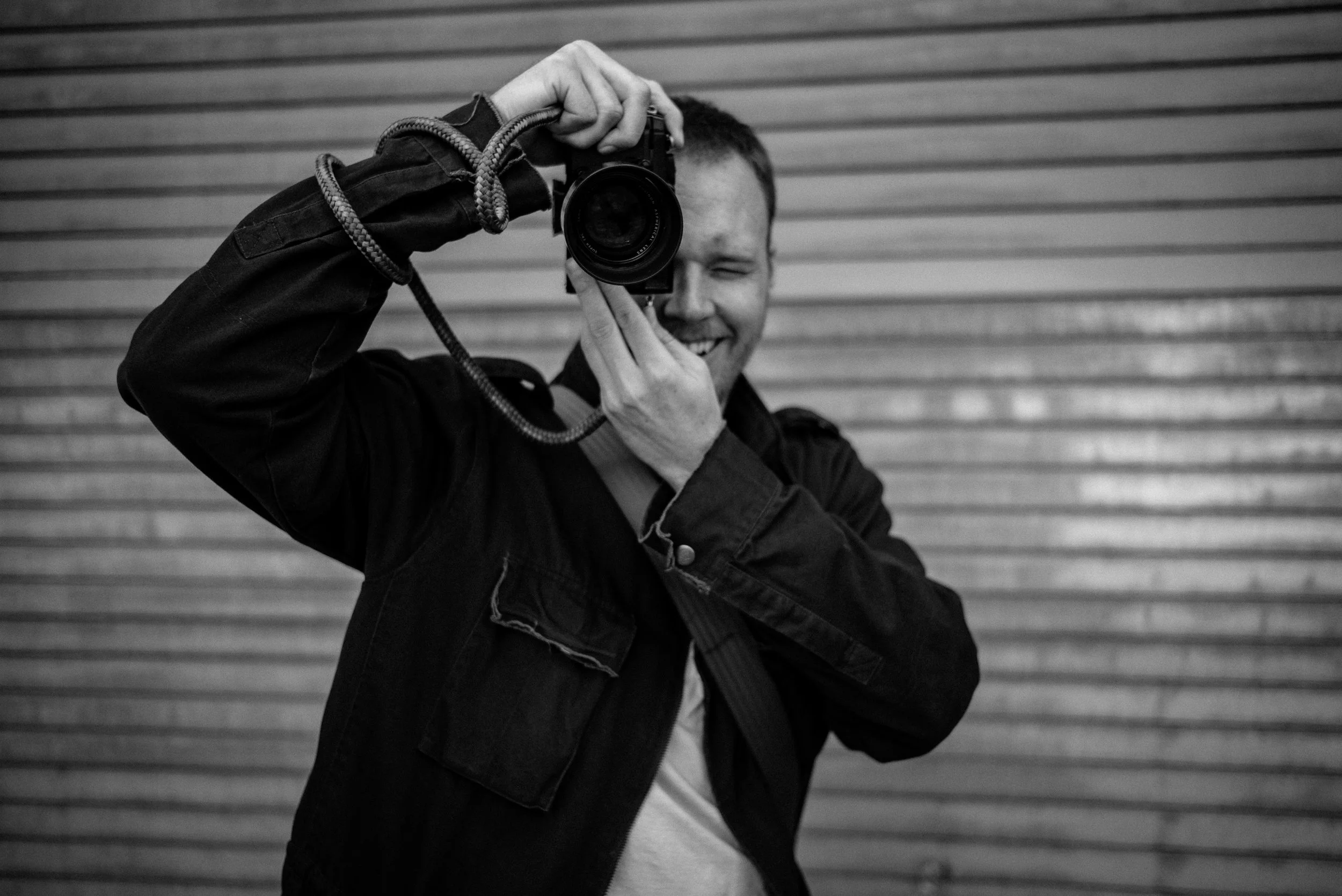 Enhance your street photography style with Sailor Strap's durable rope and leather camera strap for your Fuji. Securely hold your camera with a touch of urban edge.