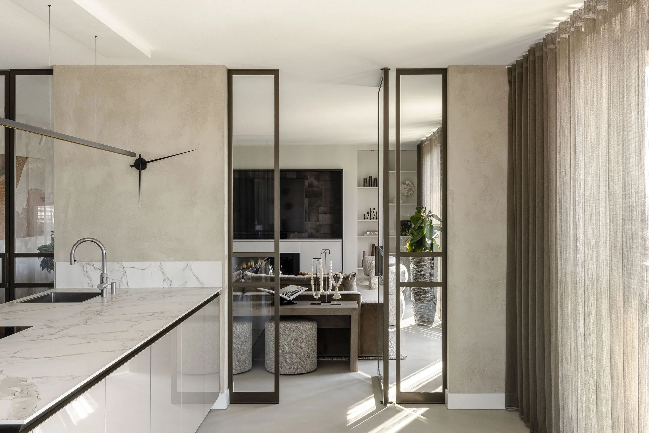 NIKKI HOLLA_NIEUWSTRAAT-7759 (LR).jpg