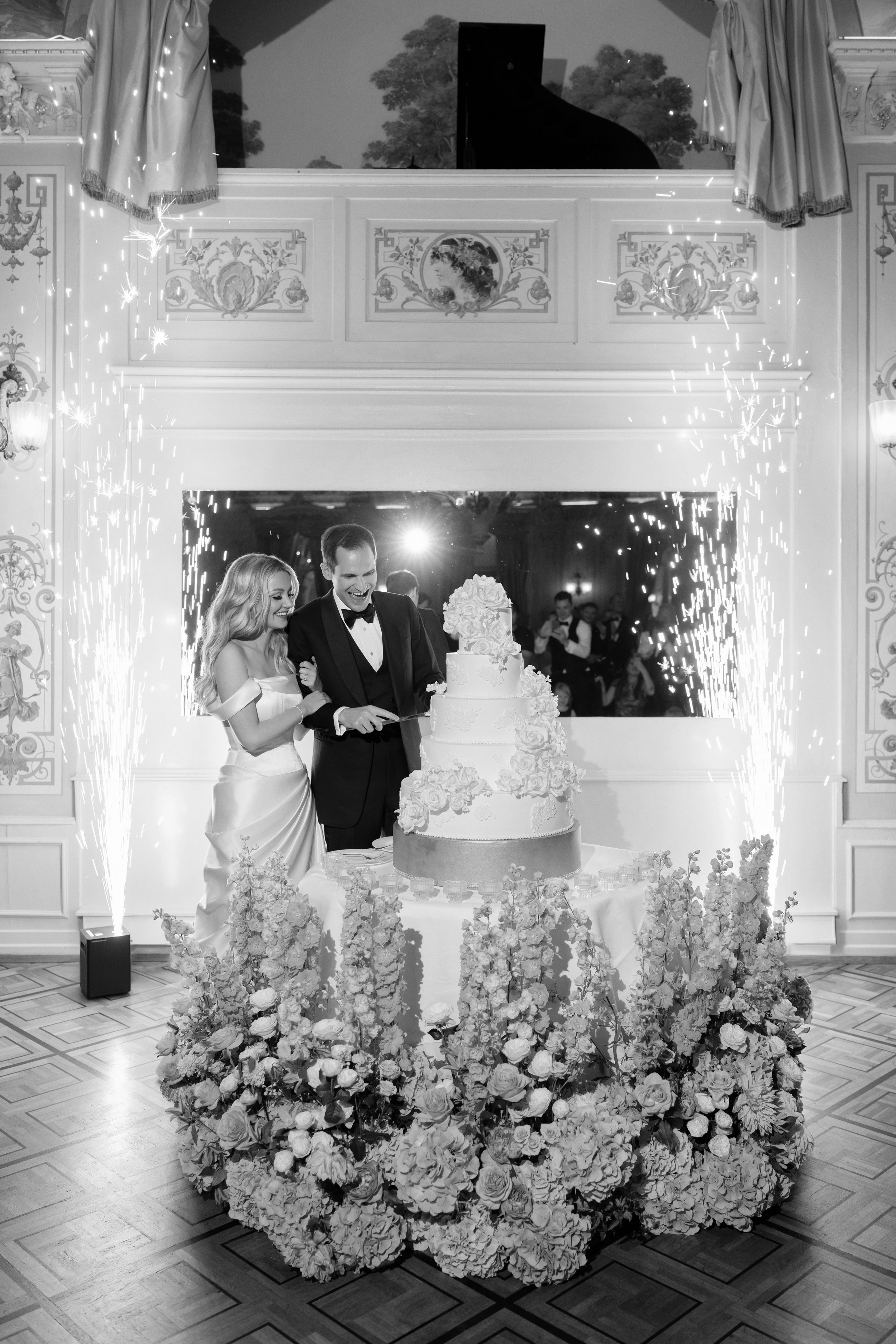 wedding-cake-luxury-wedding-in-switzerland(1).jpg