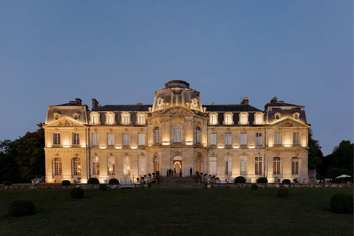 Melissa &amp; Fr&eacute;d&eacute;ric, a couple full of grace and love, celebrated their union in the most elegant way. @chateaudechamplatreux &mdash; the dream venue for a true French wedding. Timeless charm, grand gardens, for an unforgettable and s