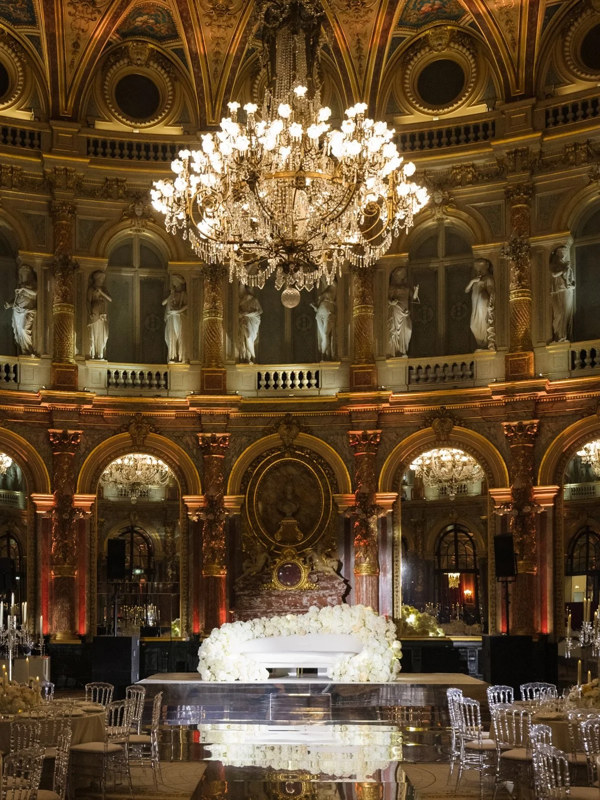 InterContinental Paris, one of the most iconic and elegant venues in the heart of capital! From its stunning ballroom to the exquisite details throughout, every corner of this hotel is a dream for a wedding celebration.

Wedding Planner @momentomio_w