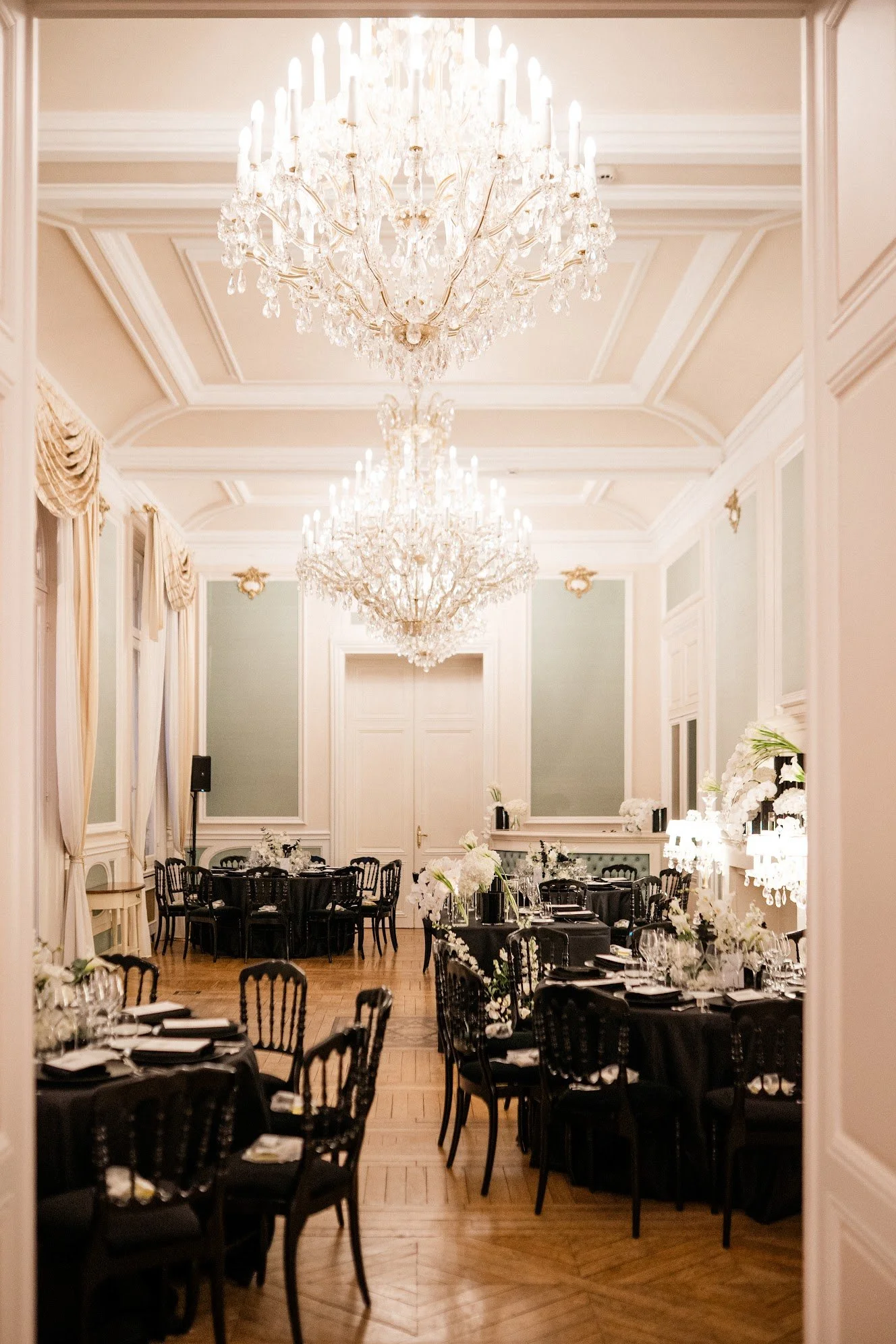 luxury-black-wedding-dinner.jpg
