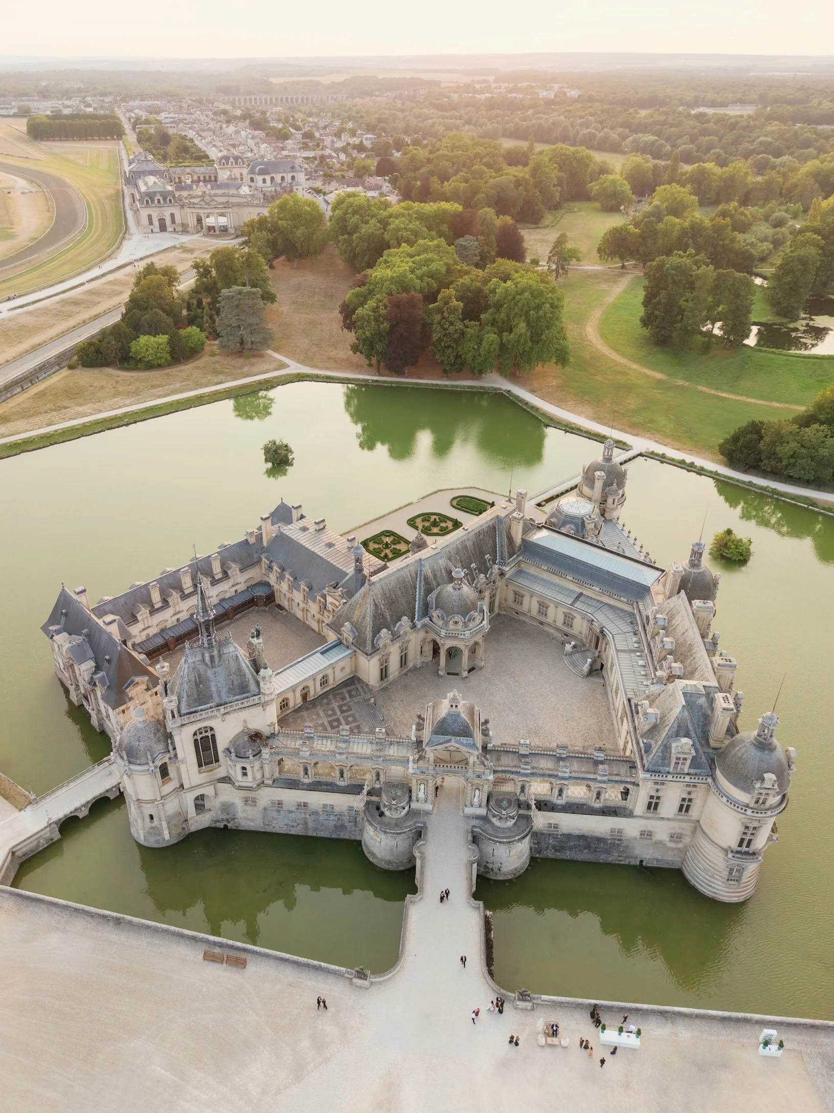 Chateau de chantilly wedding