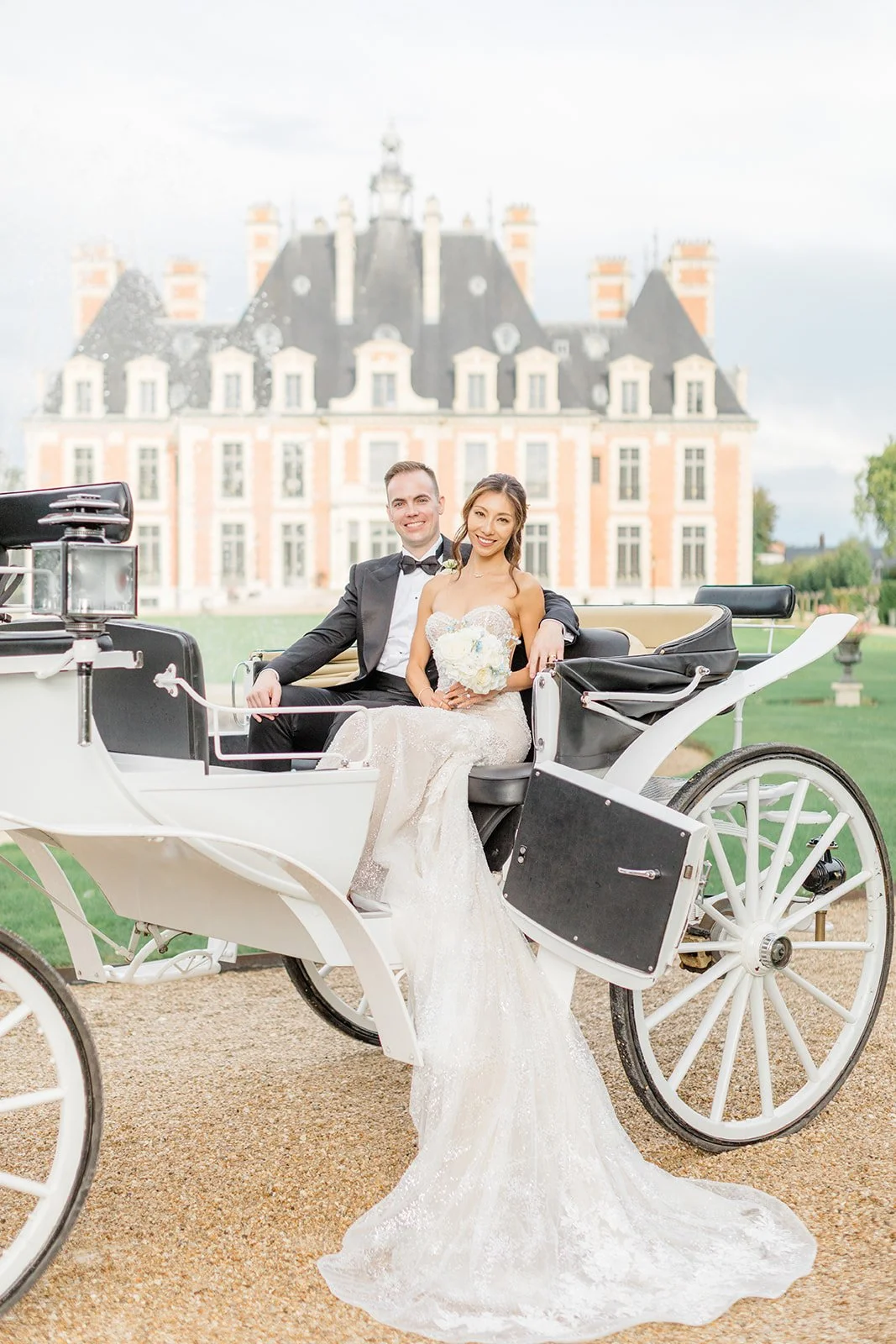 mariee-caleche-chateau-de-nainville-les-roches.jpg