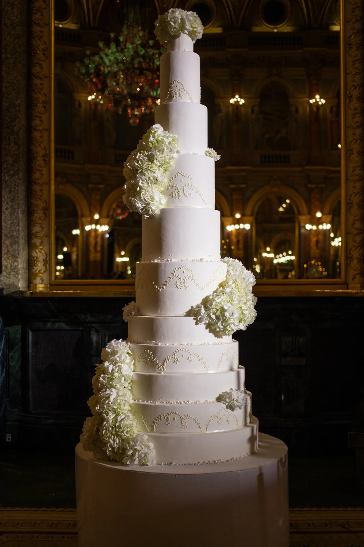 intercontinental-paris-grand-wedding-cake.jpg