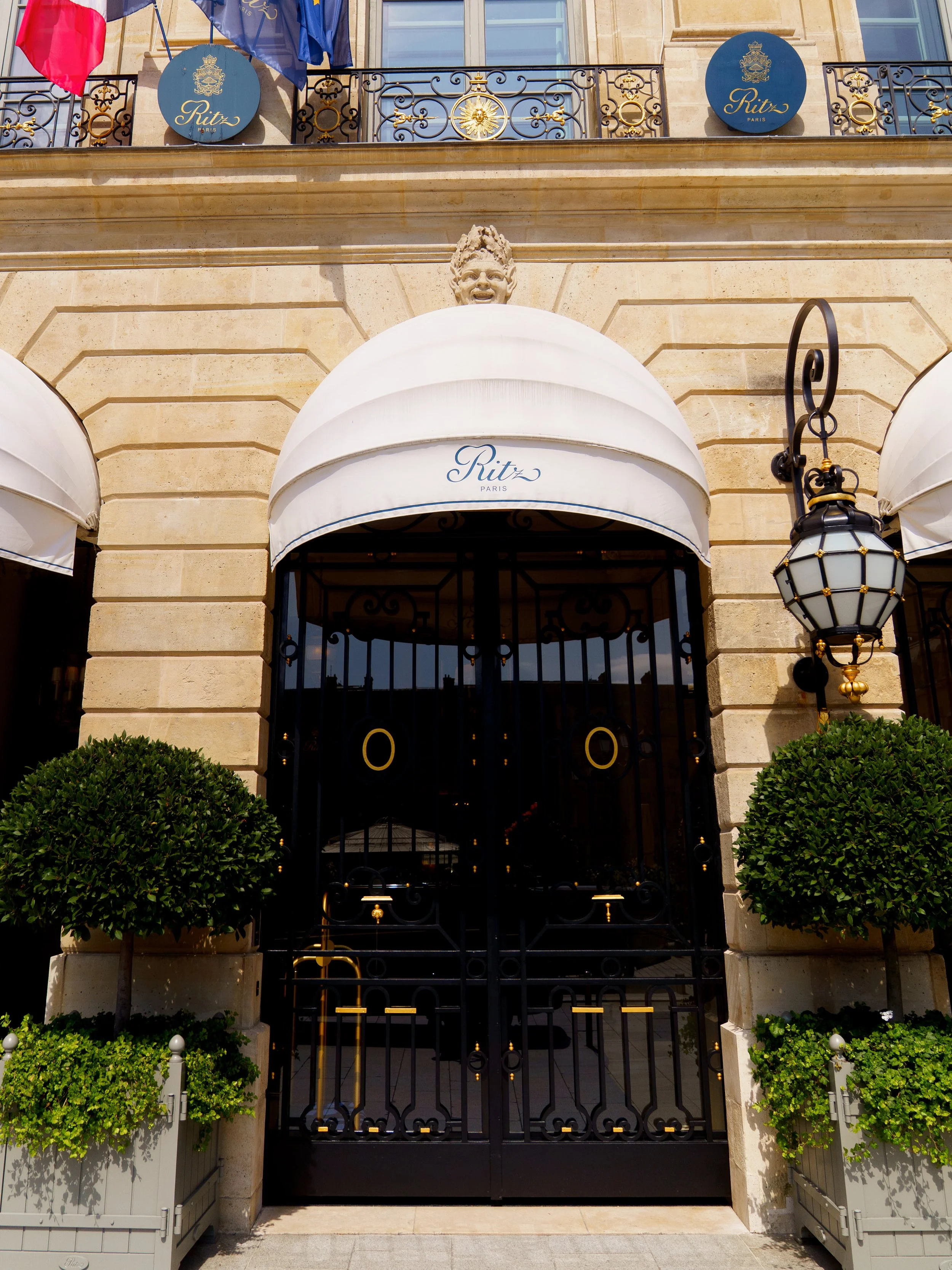 ritz-paris-wedding-venue-facade-place-vendome.jpg