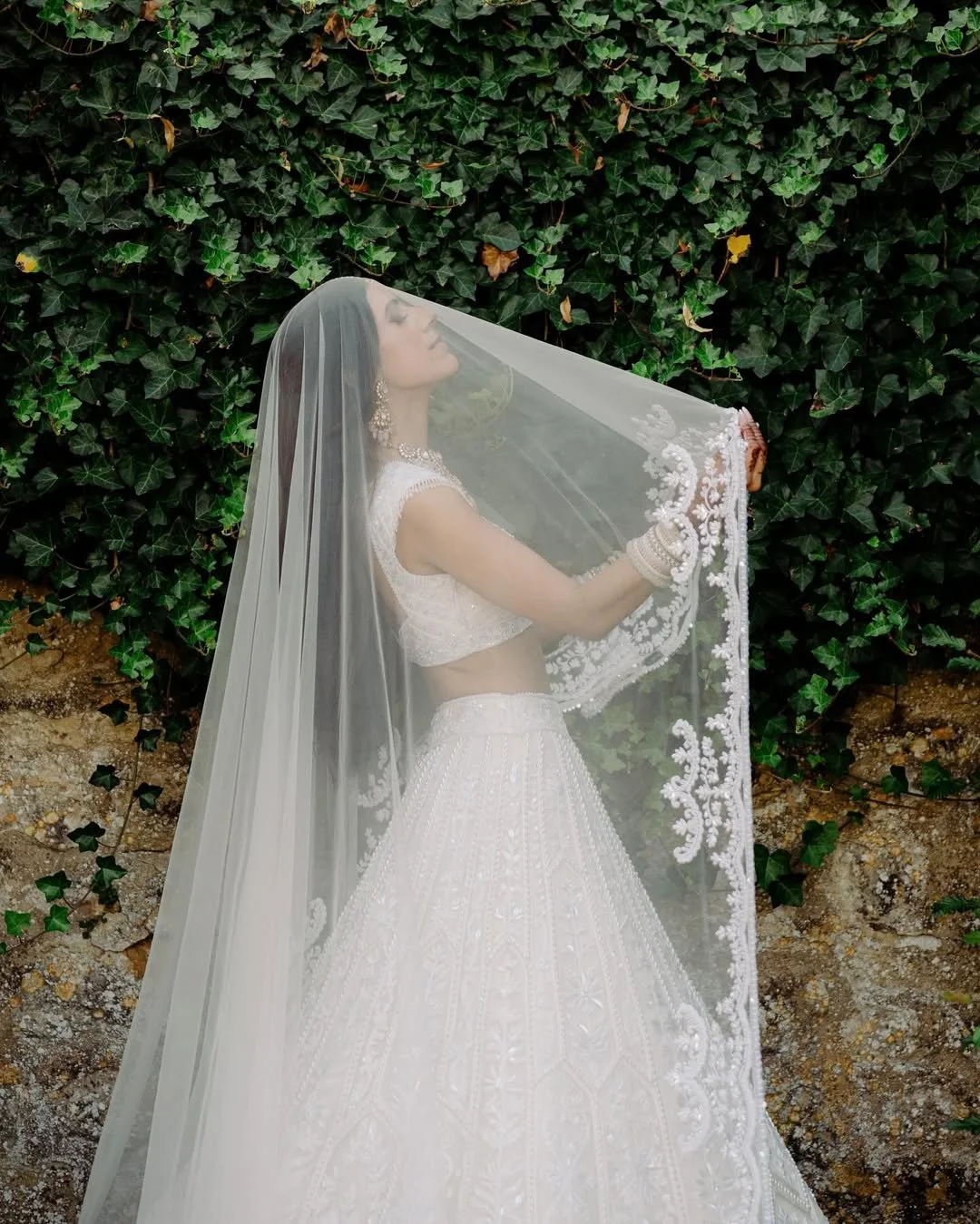 Bride with a veil in the garden 2.jpg