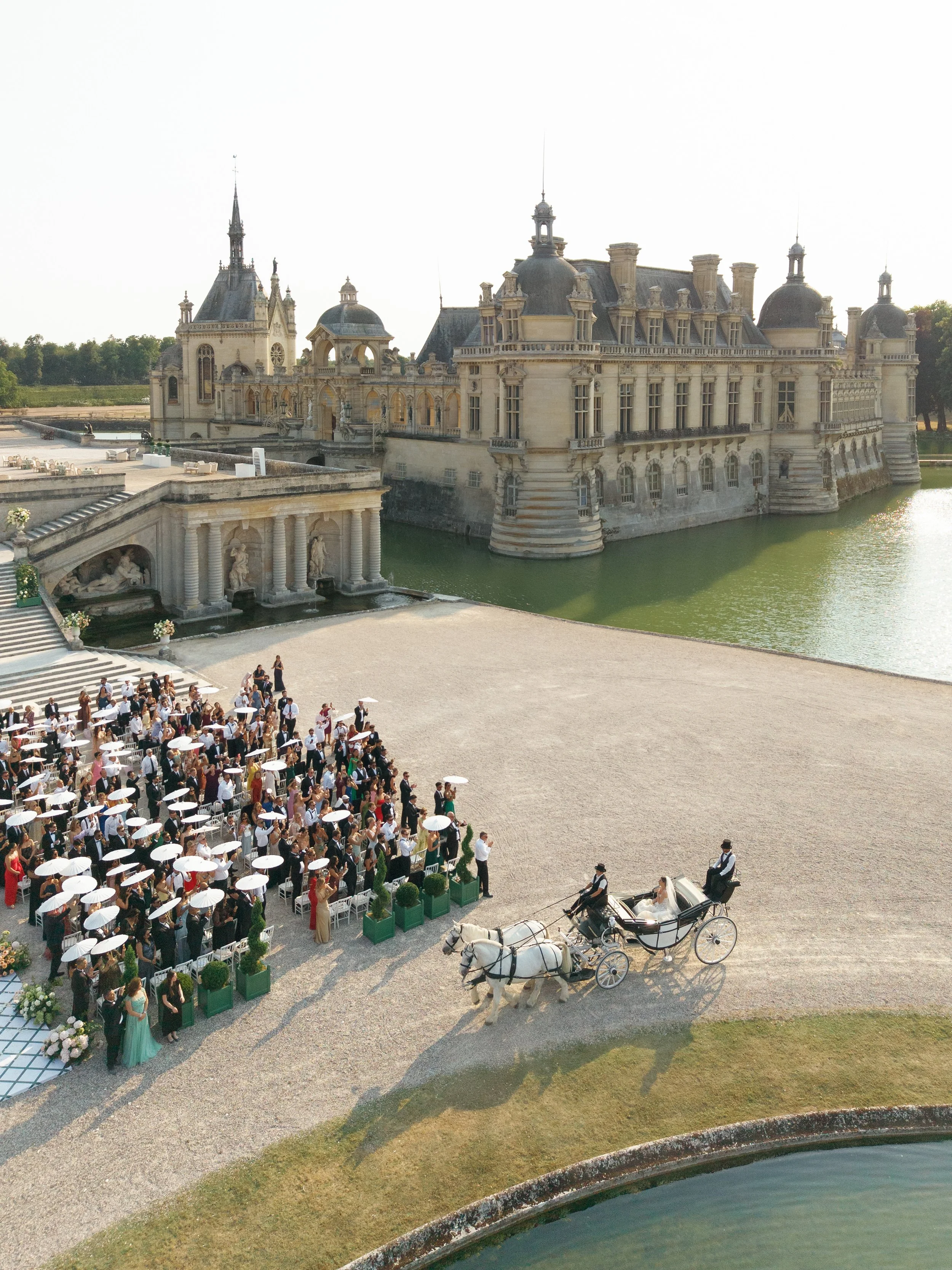 Chateau-Chantilly-Arrival by horse-drawn carriage at the ceremony 2.jpg