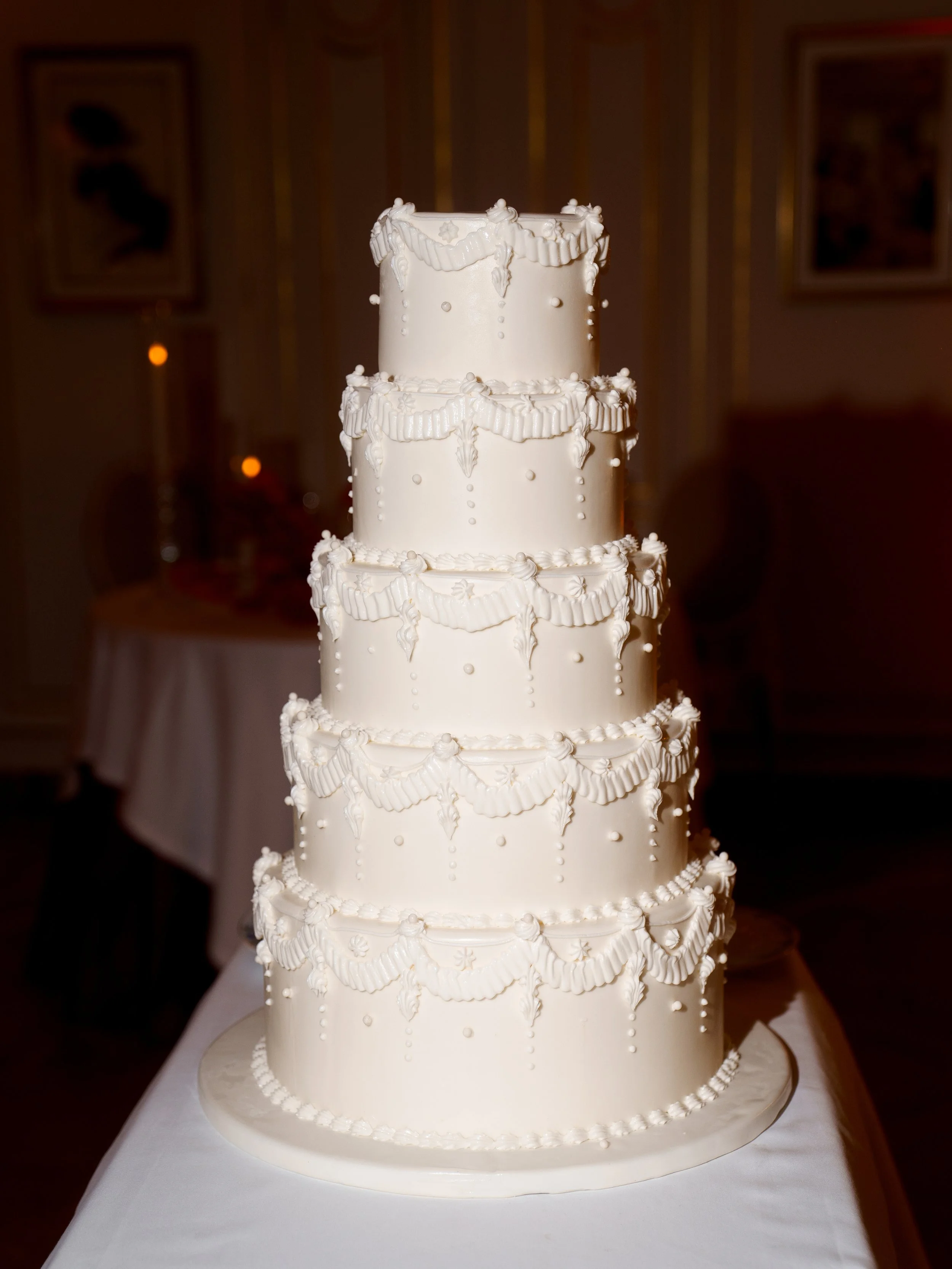 aesthetic-white-wedding-cake-ritz-paris.jpg