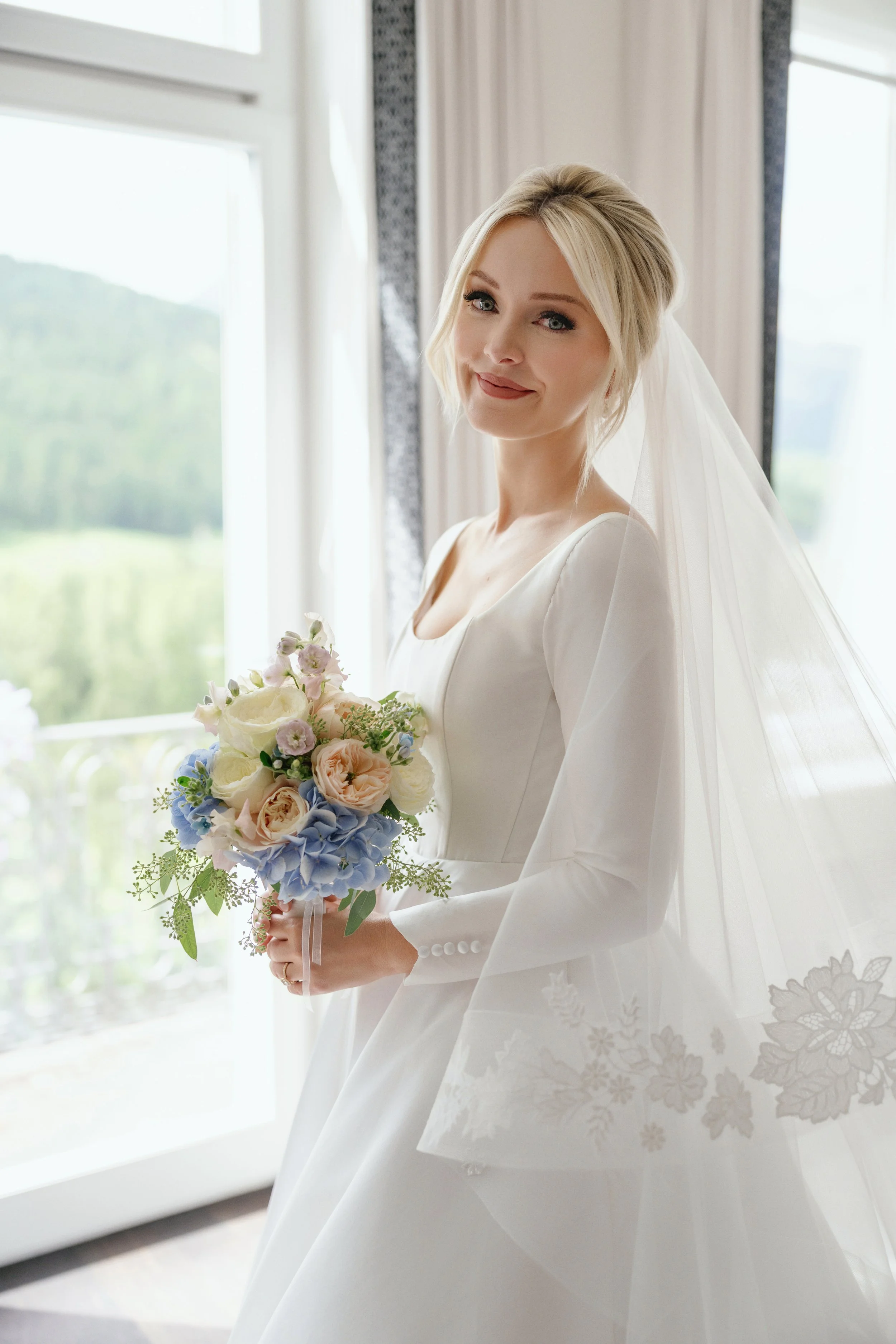 bride-luxury-wedding-in-switzerland(1).jpg