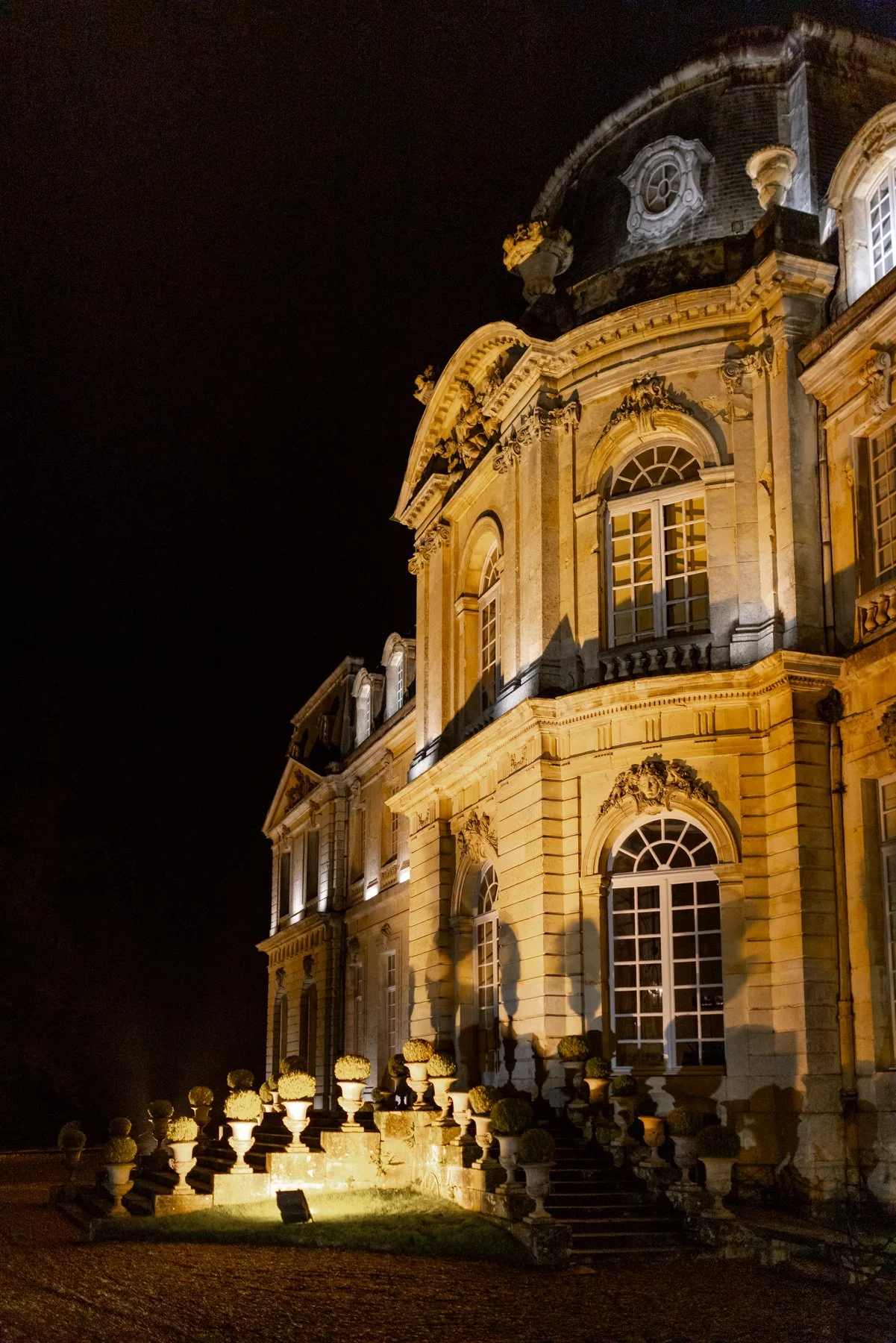 Chateau-de-champlatreux-at-night.jpg