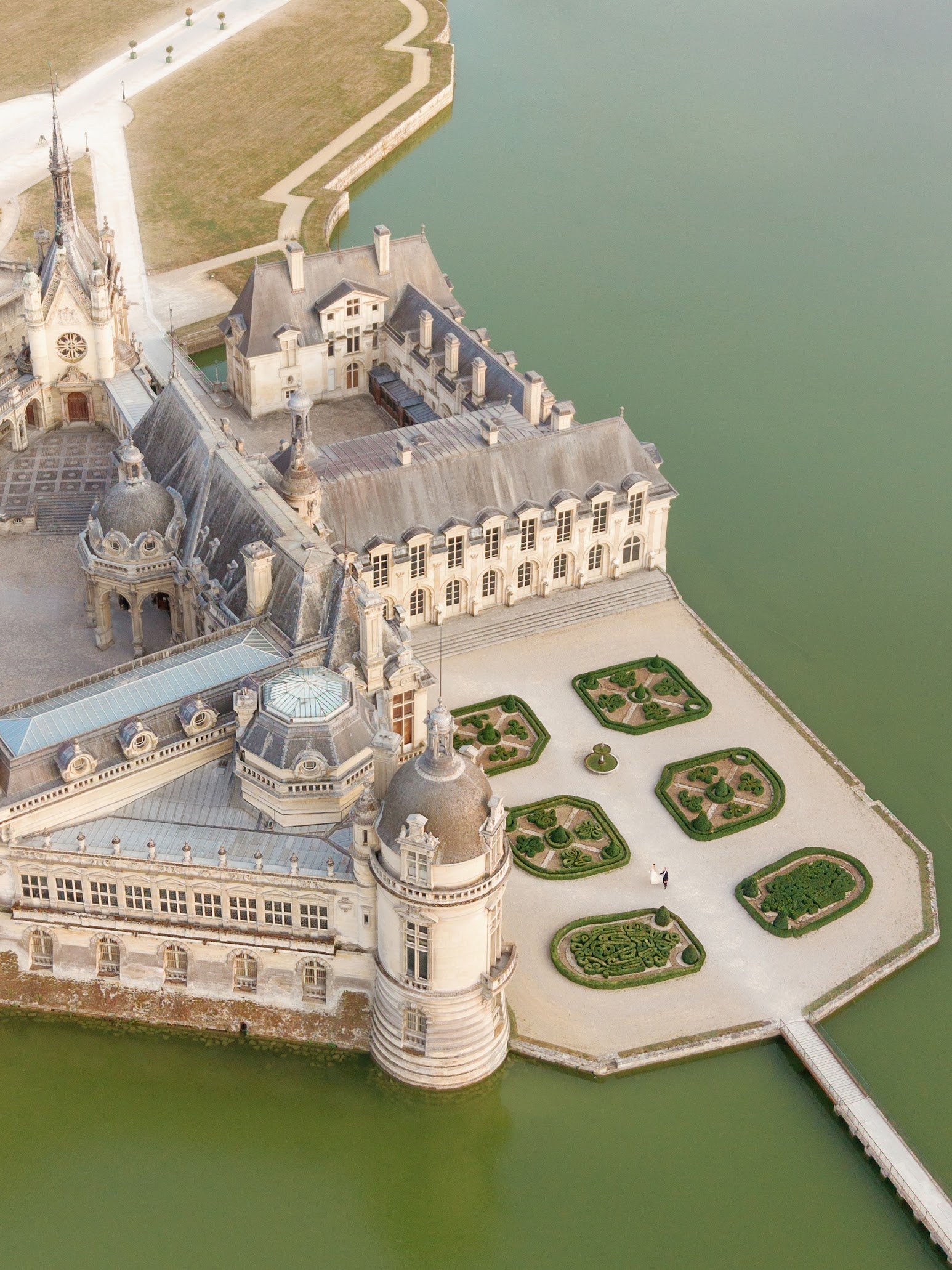 Chateau-Chantilly-wedding-teaser-S&T-by-Julia-Kaptelova-Photography-194.jpg