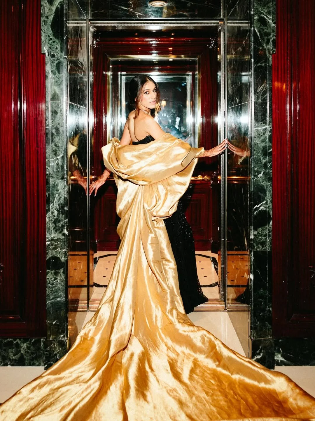 Intercontinentale-Bride in front of a lift 2.jpg