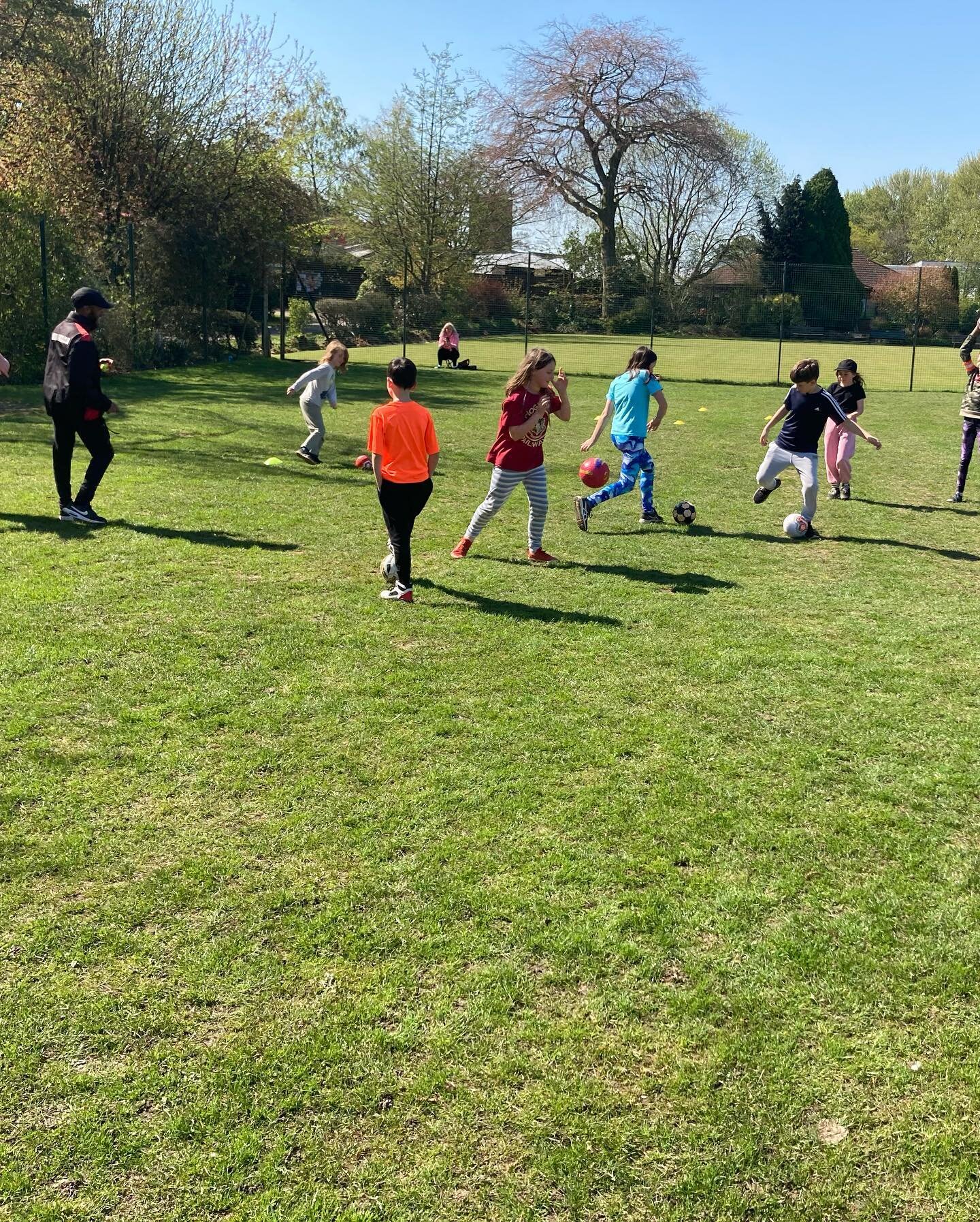 Summer days are coming!

What&rsquo;s better than playing football? Playing football in the sun!

We are excited that summer is fast approaching😁
Keep your eyes open for more pics of our amazing outdoor sessions every weekday &amp; weekend!

www.foo