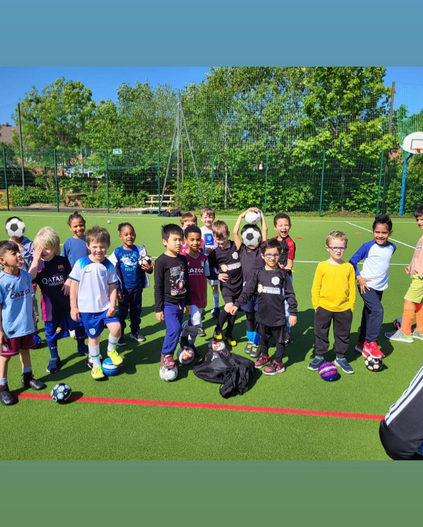 Good sun, good skills, great Saturday!

Everyone worked hard today and should be proud of the effort shown
Big well done!

#FootballFUNatics #Football #Fun #Club #Group #Session #Boys #Girls #Kids #Children #Outdoors #Indoor #Sun #Effort #Energy #Kin