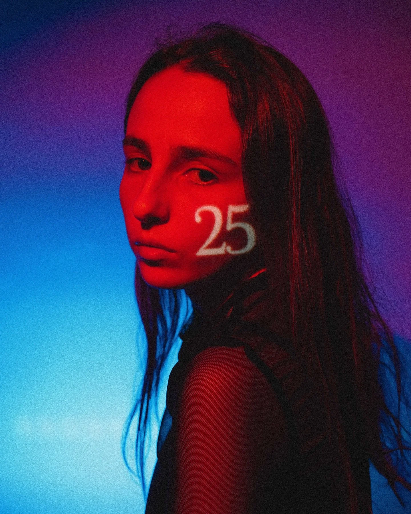 [JUILLET]

Aujourd&rsquo;hui je f&ecirc;te mes 25 ans et comme l&rsquo;ann&eacute;e derni&egrave;re j&rsquo;en profite pour faire des autoportraits tr&egrave;s color&eacute;s ✨

#selfportrait #fujifilm #fujifilmfrance #autoportraitphotography
