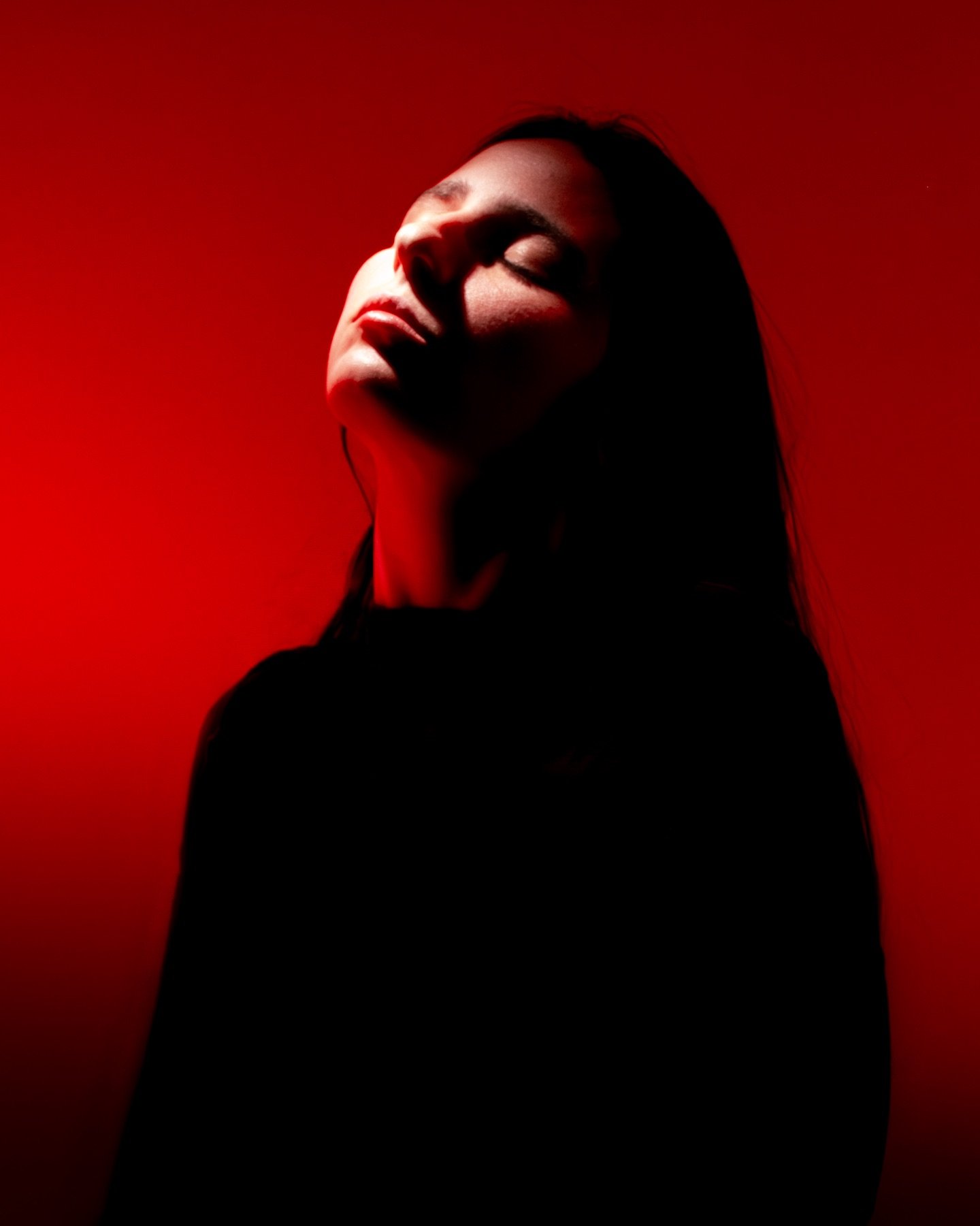 [D&Eacute;CEMBRE]

Les derniers autoportraits de l&rsquo;ann&eacute;e. Cette ann&eacute;e j&rsquo;ai r&eacute;alis&eacute; 12 s&eacute;ries photos !

#selfportrait2025 #autoportrait #fujifilmphotography