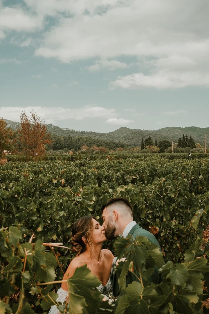 Photo d'un couple lors de leur mariage dans le 06, les Alpes Maritimes. Disponible à Grasse, Mougins, Nice.